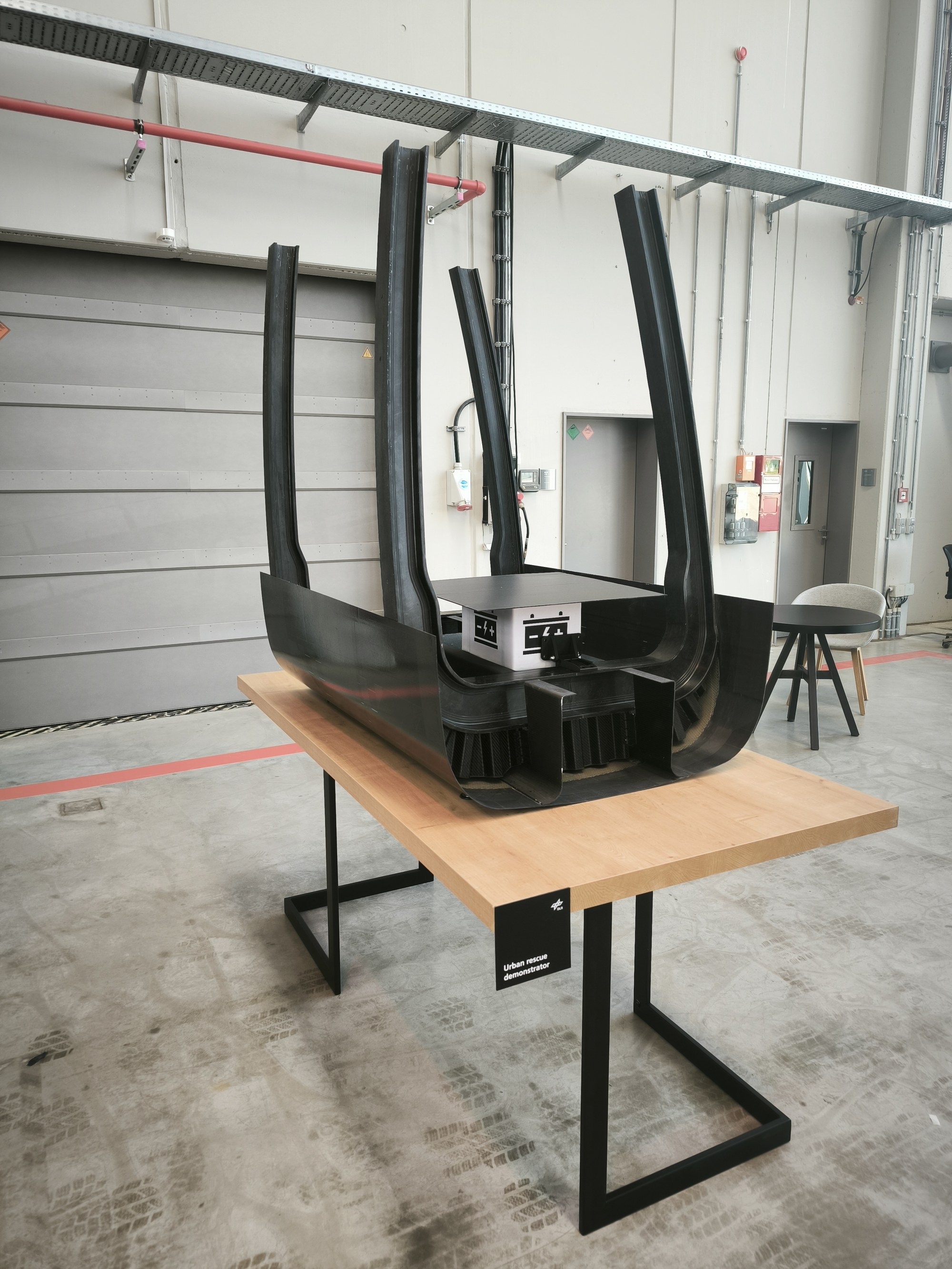 Demonstrator structure, consisting of the central underbody structure and the two main frames