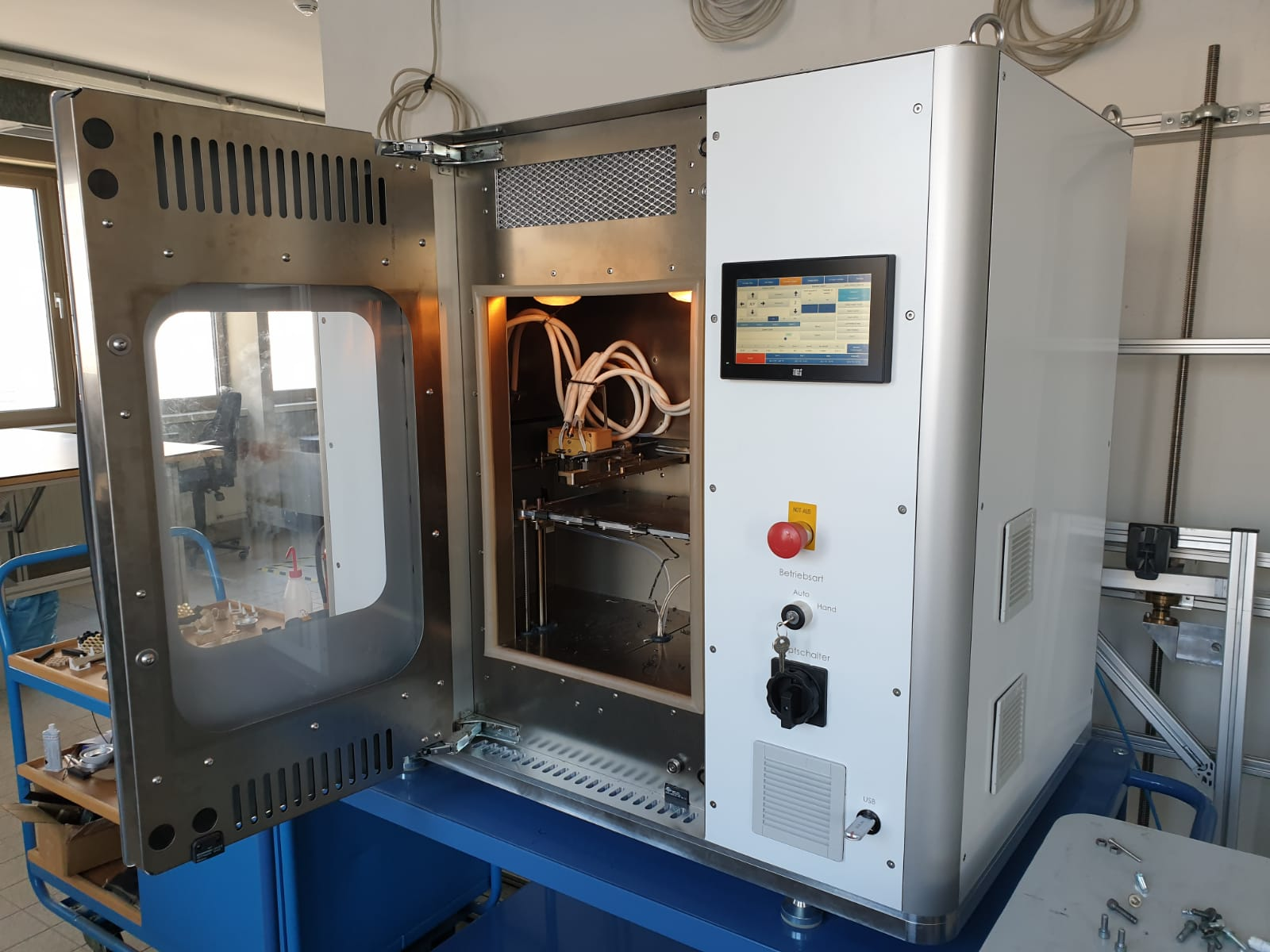 Outside perspective of the 3D printer GEWO HTP 260