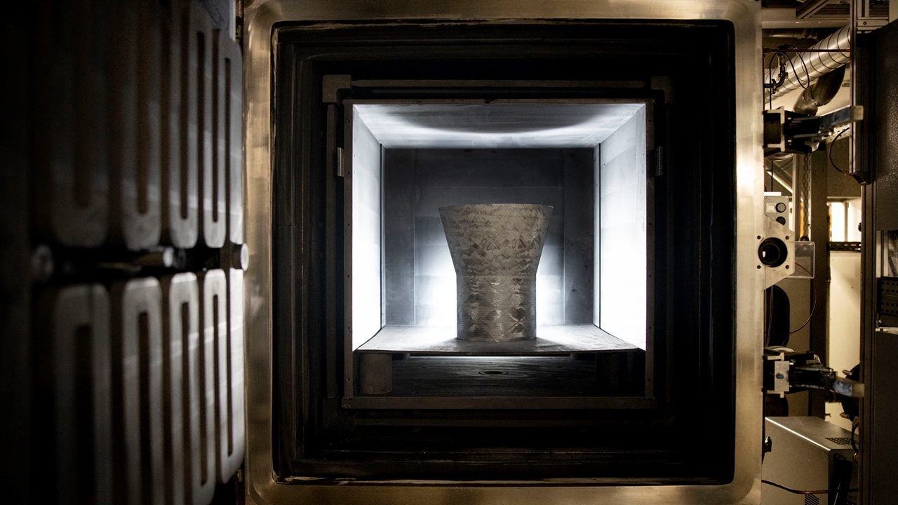 Furnaces for high-temperature processes