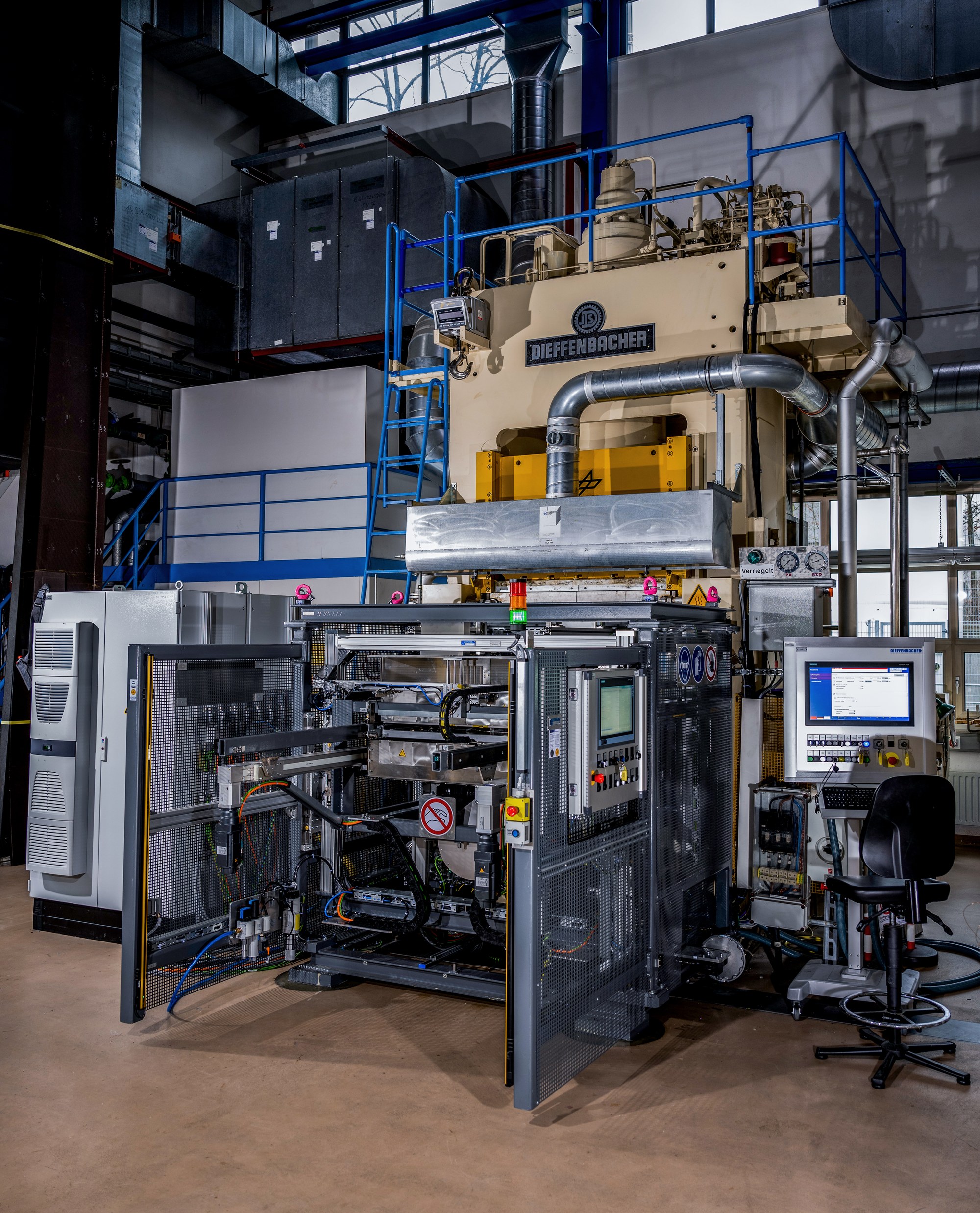 Dieffenbacher Hot Press with Pre-Heating Panel