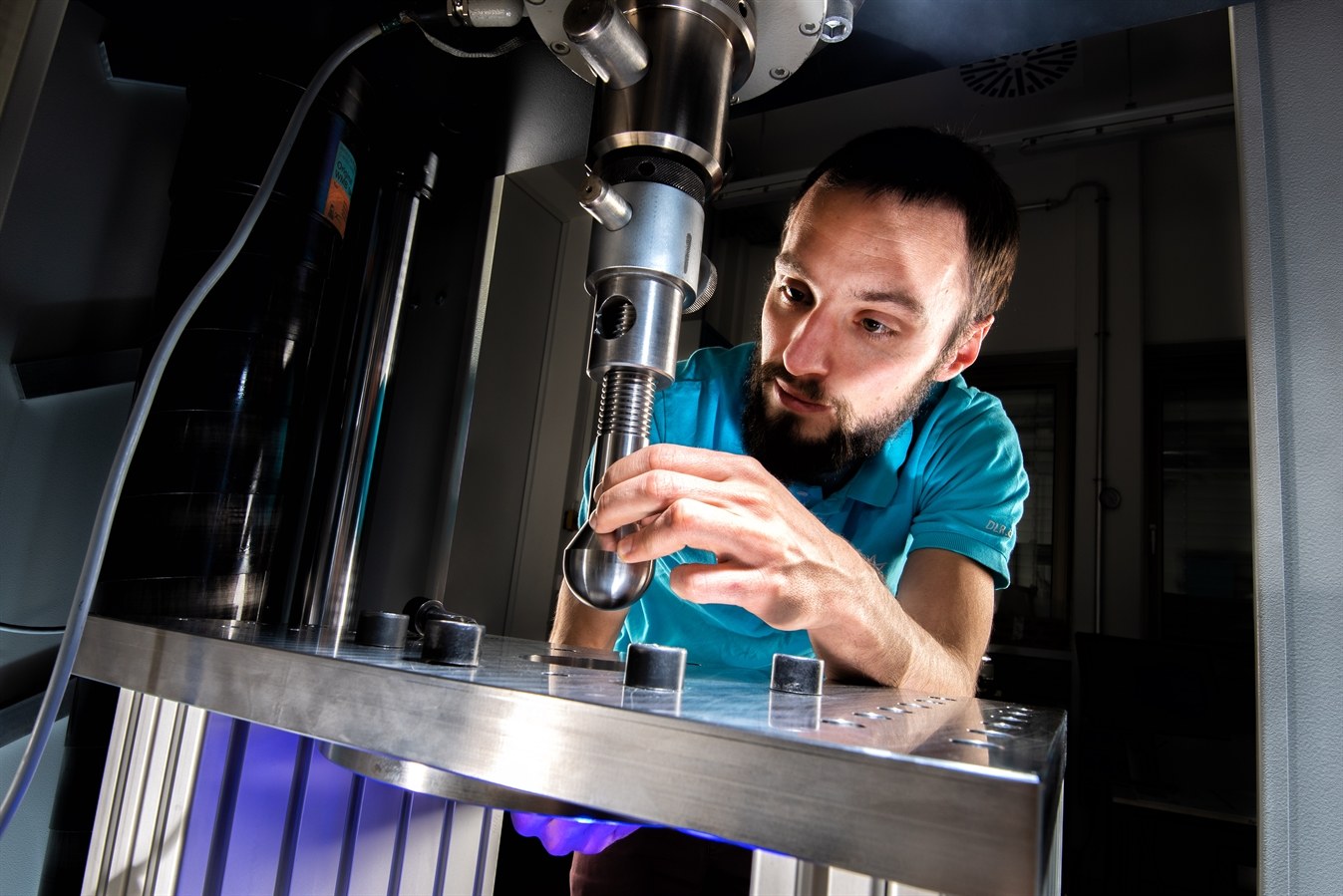 Durchstoßversuch Montage