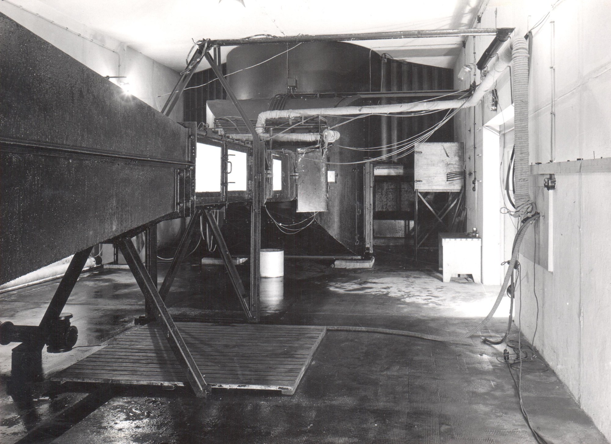 Construction of the 'large cold wind tunnel' at the AVA in Göttingen