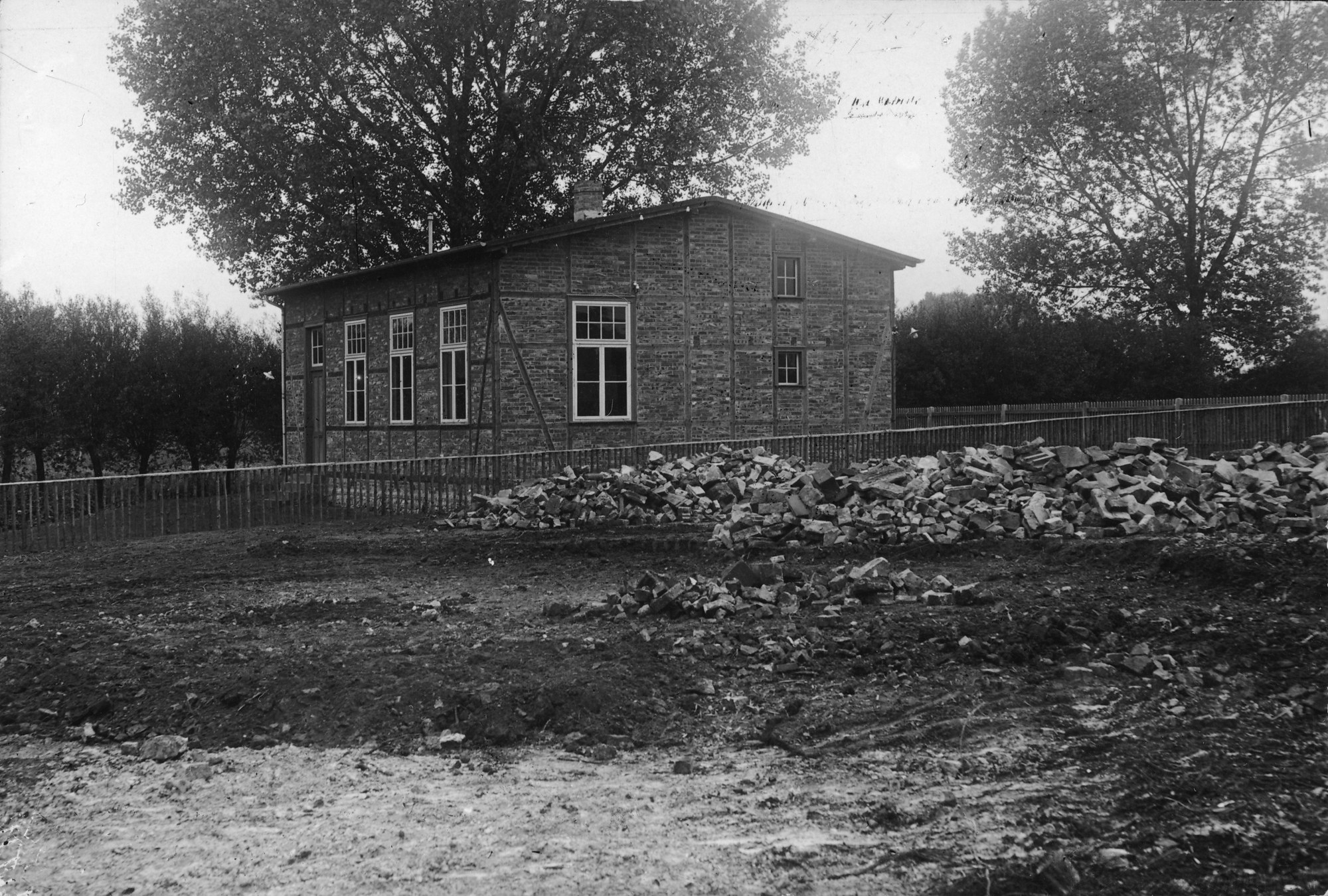 Construction site of the Institute of Model Testing of the Motorised Airship Study Society in 1907