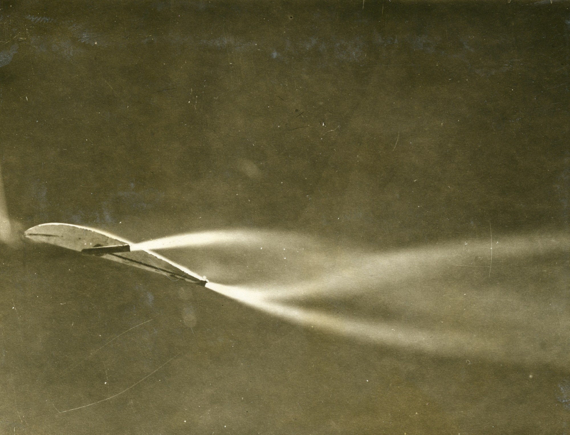 Model of a wing in a flow experiment