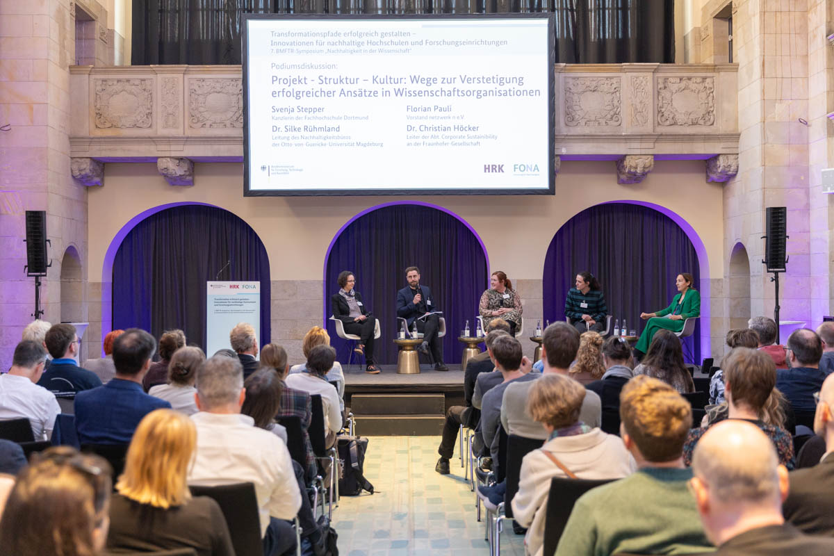 Podium discussion at the 7th symposium on 'Sustainability in Science' in Berlin