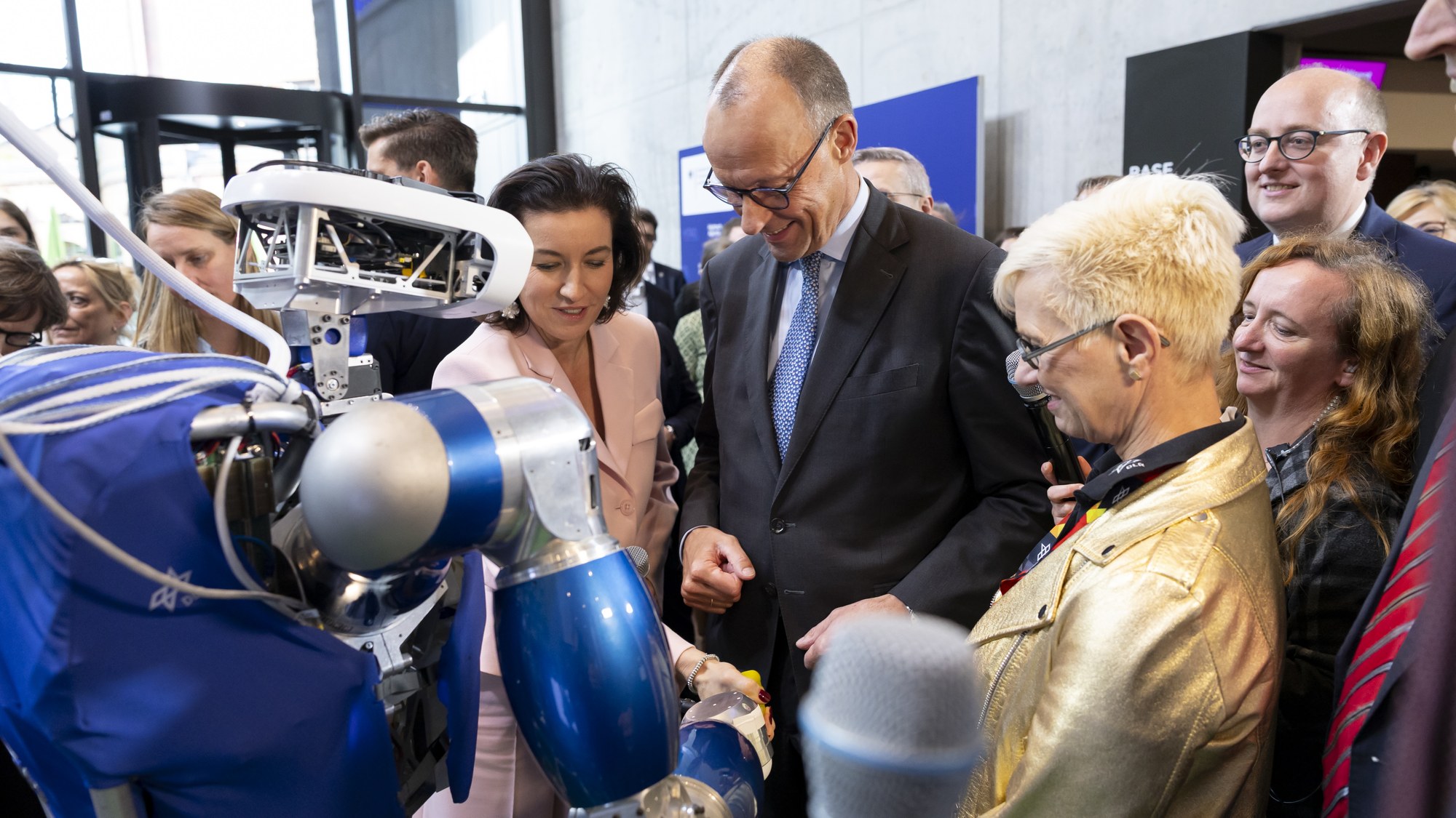 Kick-off event of the BMTR’s High-Tech Agenda Germany featuring DLR exhibits