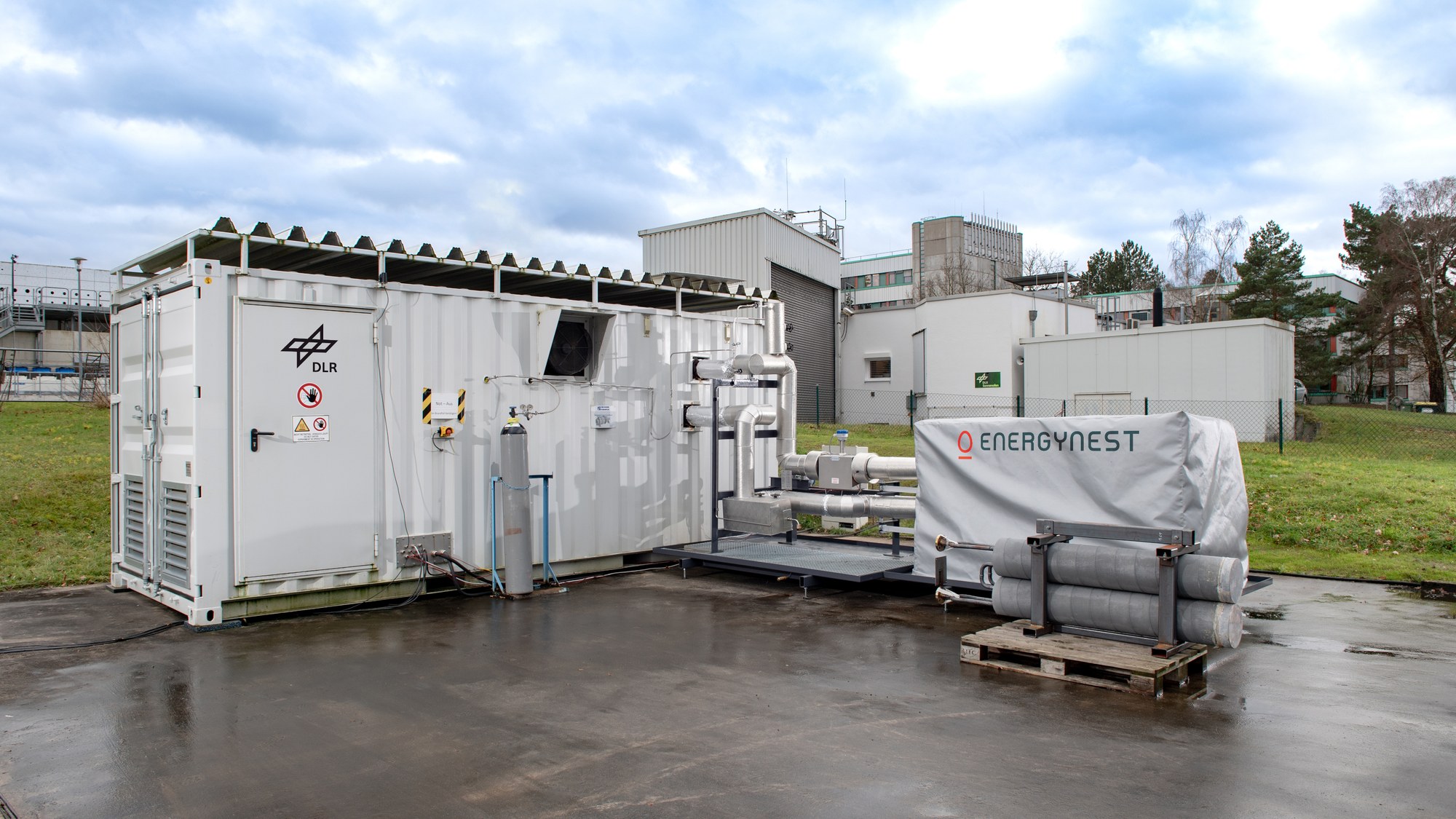 An external view of the MOPUW with attached high-temperature heat accumulators