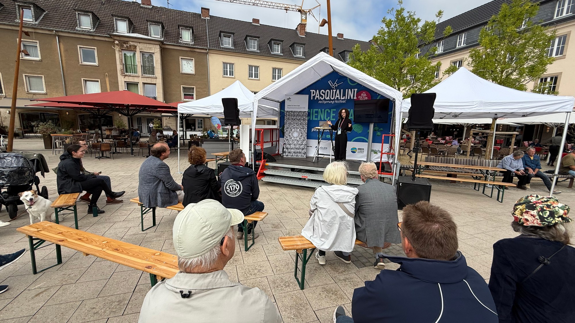 The science stage at the PASQUALINI zeitsprung festival Jülich