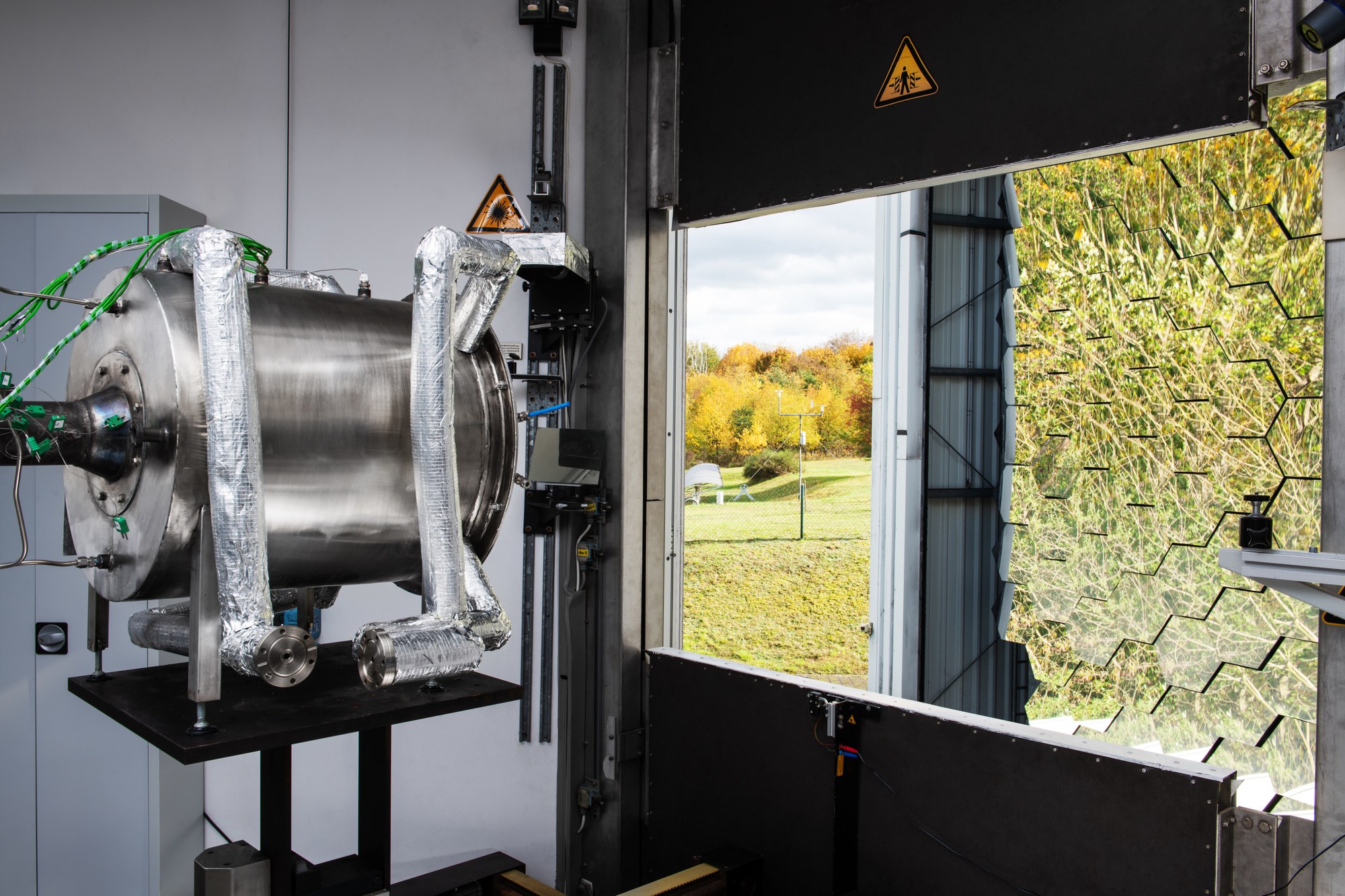 The HydroSol reactor stands with the window open in the Cologne-Porz High-Flux Solar Furnace.