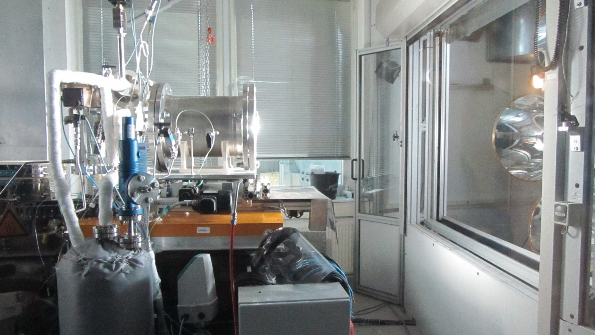 An irradiation test for the coupling of solar thermal steam generation and high-temperature electrolysis for hydrogen production in the DLR High-Flux Solar Simulator in Cologne
