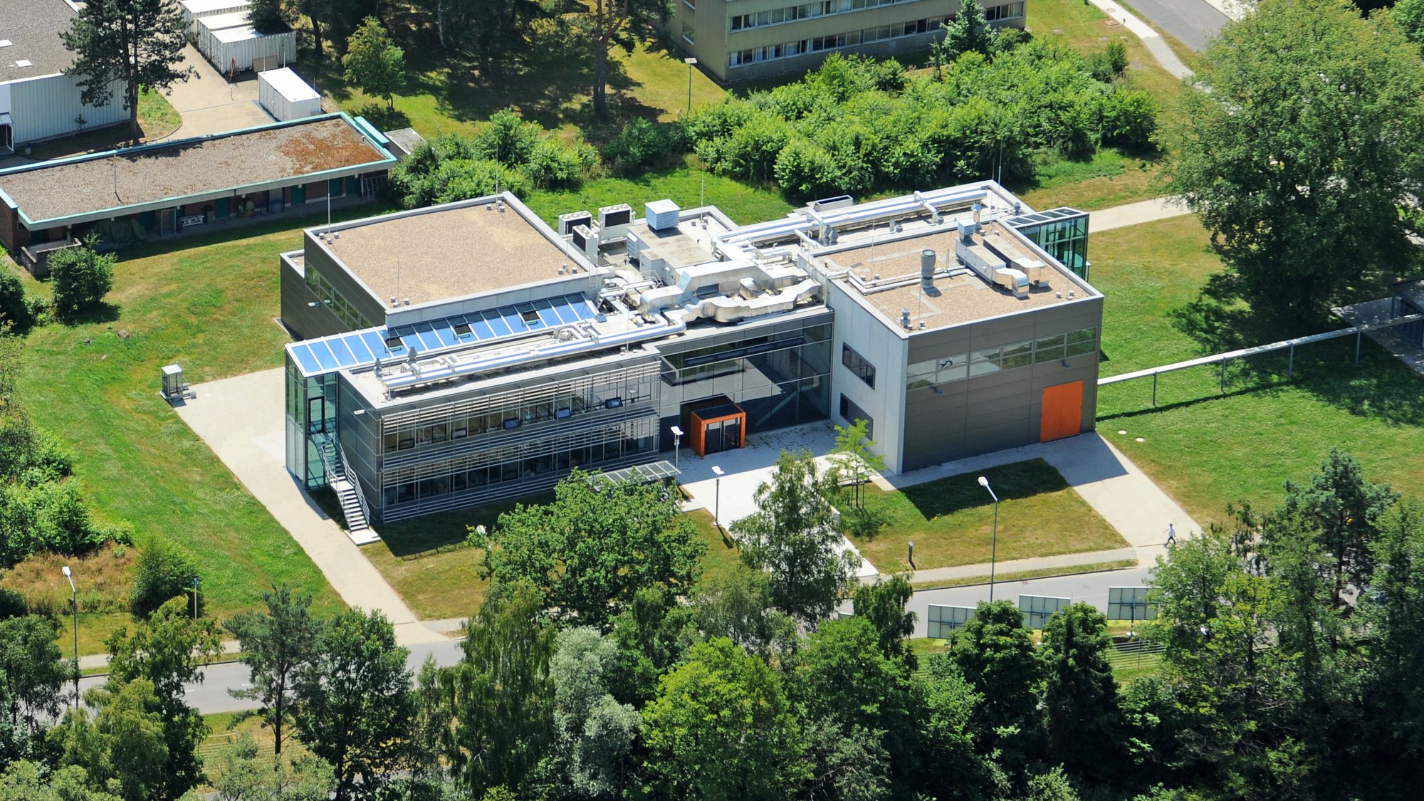 Aerial view of the CeraStorE building in Cologne-Porz
