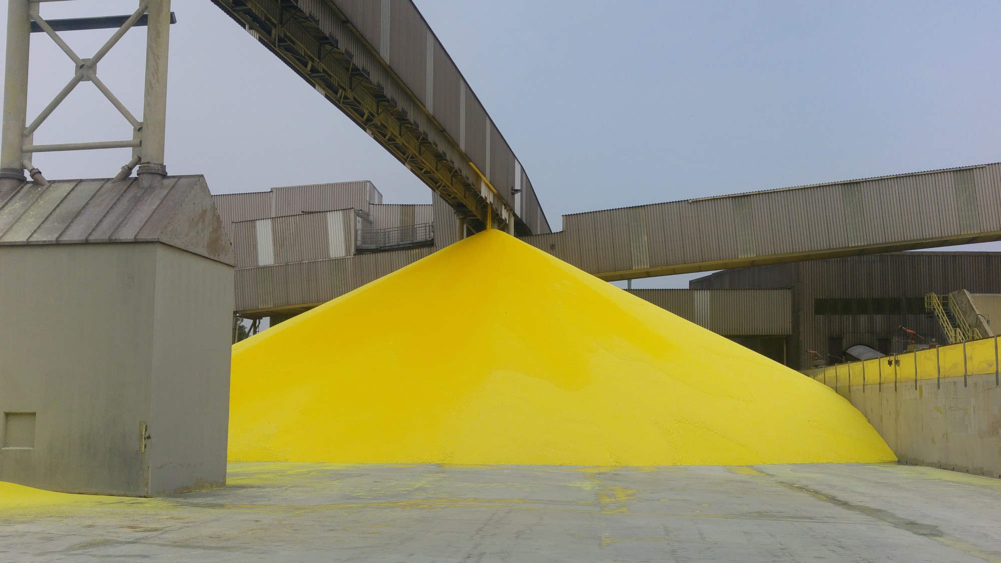 Sulphur piled up in a heap
