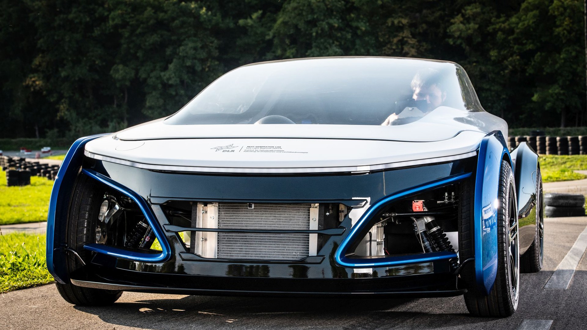 SLRV - Front view