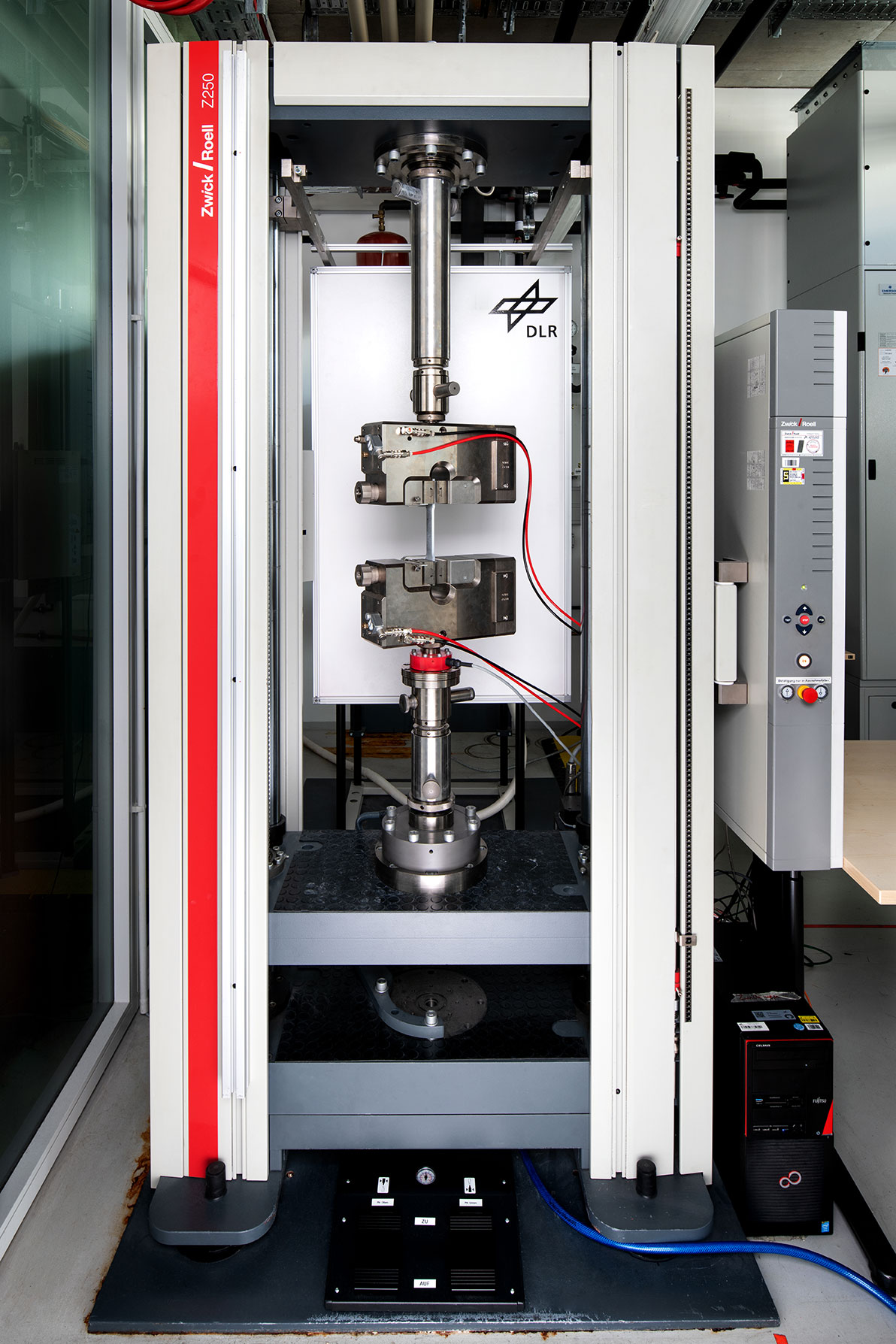 Universal testing machine