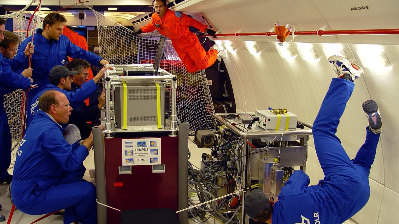 DLR Parabolic flight: Experiments in 'Zero-G'