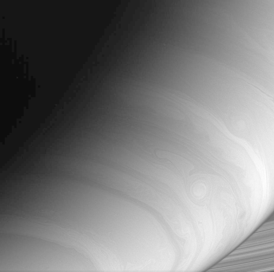 Saturn's cloud lanes