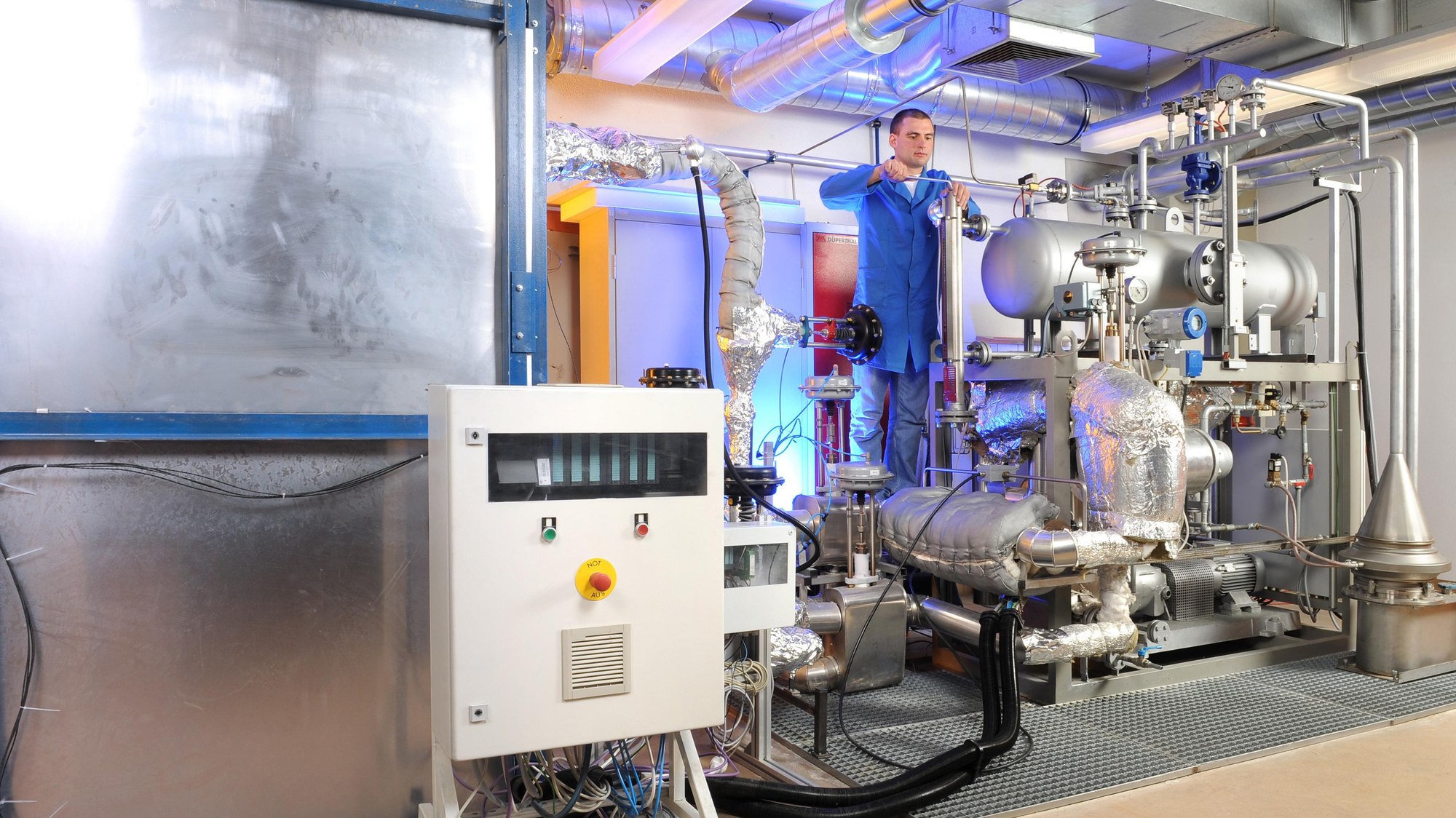 Test facility for heat storage concepts