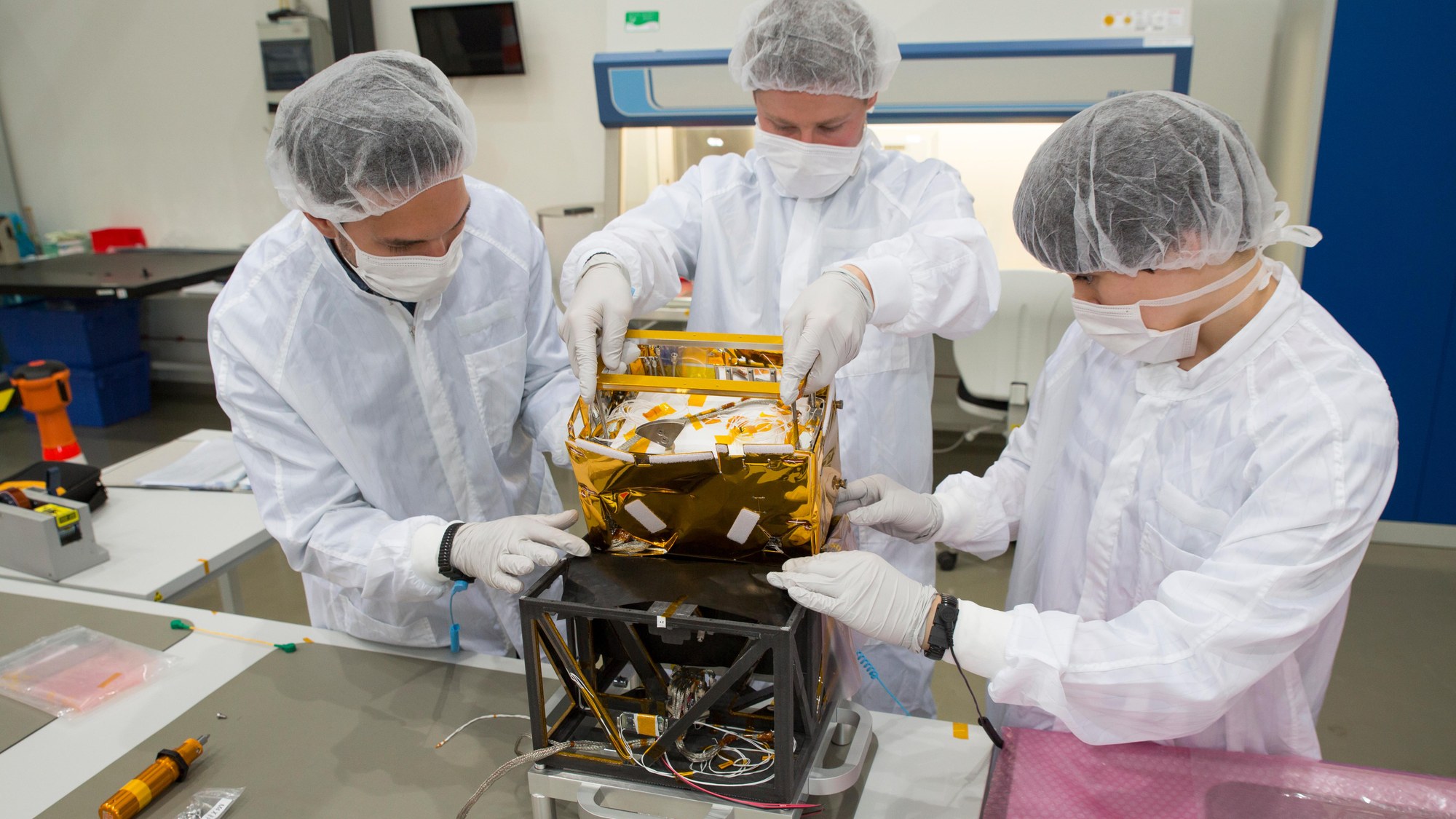 MASCOT – preparations for flight