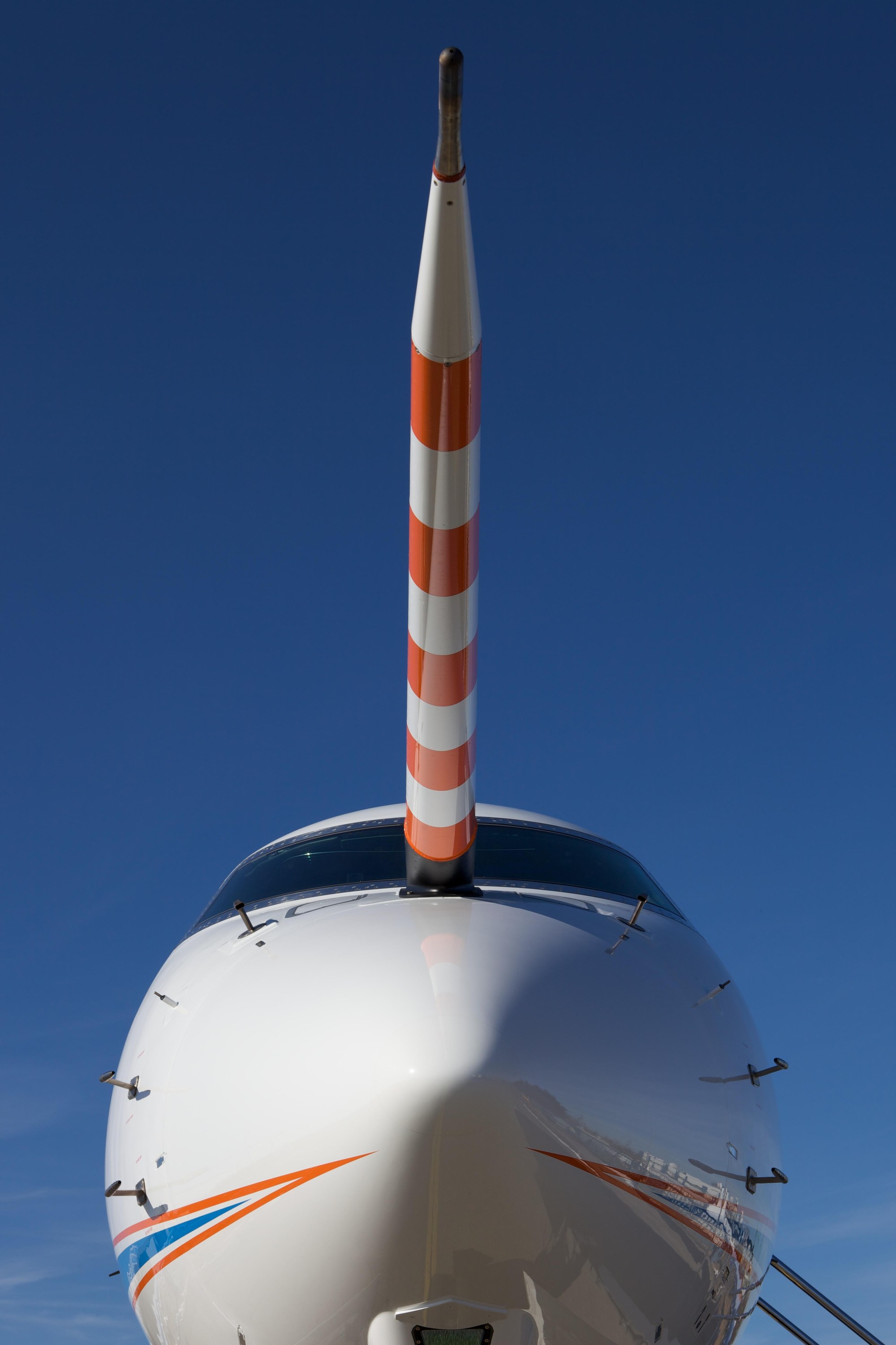 The HALO research aircraft studied condensation trails and cirrus clouds