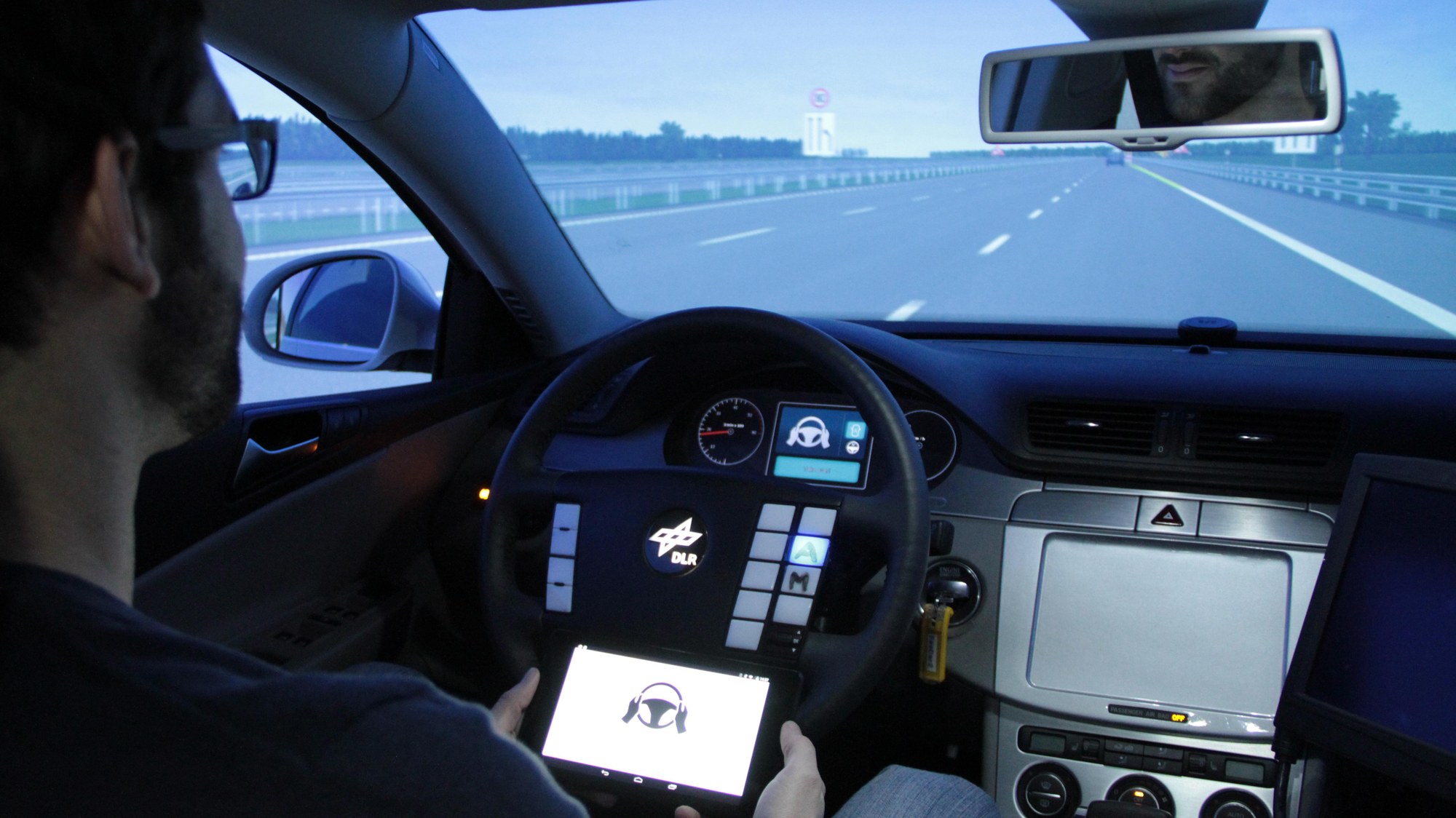 MobiFAS – Surfing during highly automated driving