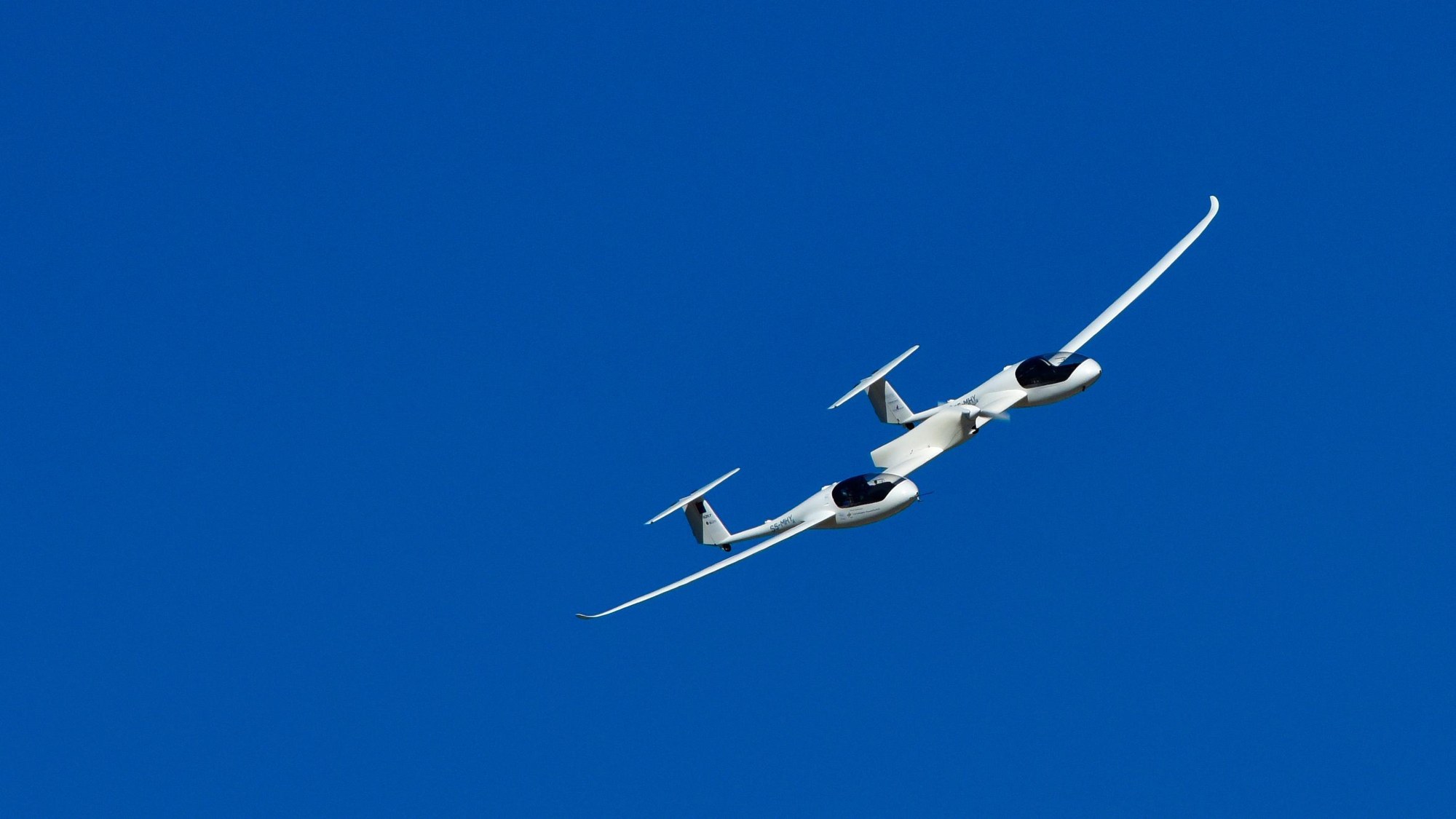 First flight of four-passenger fuel cell aircraft