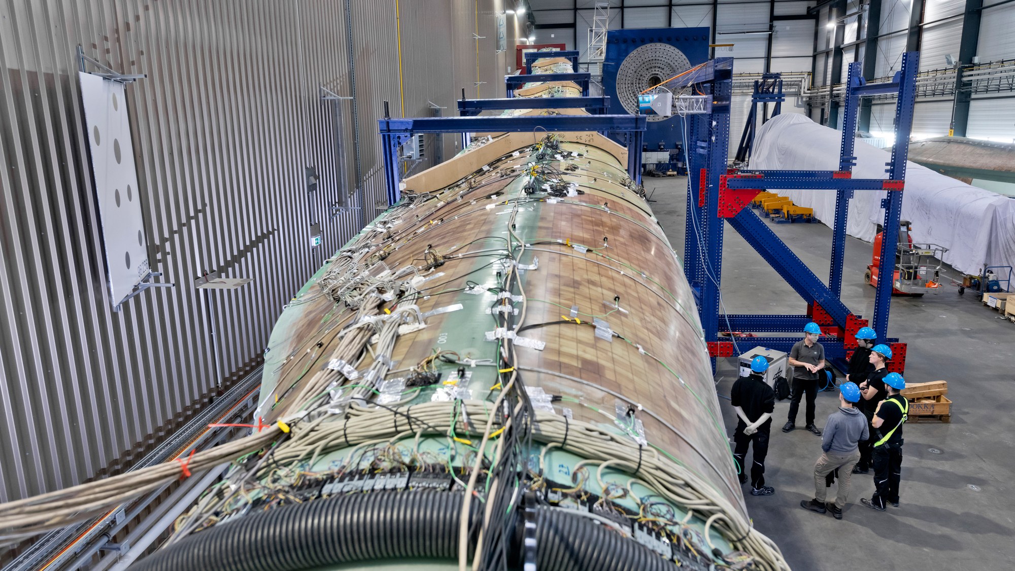 500 sensors measure rotor blade vibration