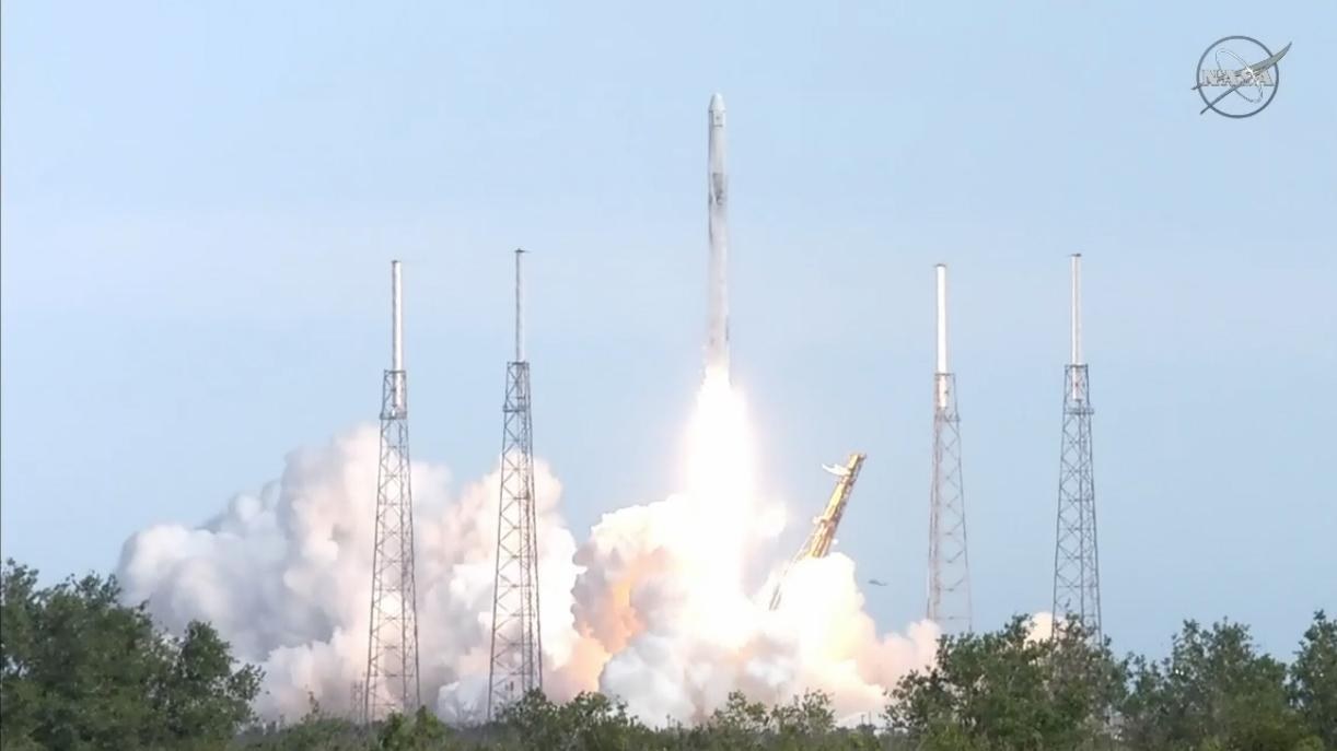 Lift-off of the Falcon 9 launcher with Dragon capsule from Cape Canaveral