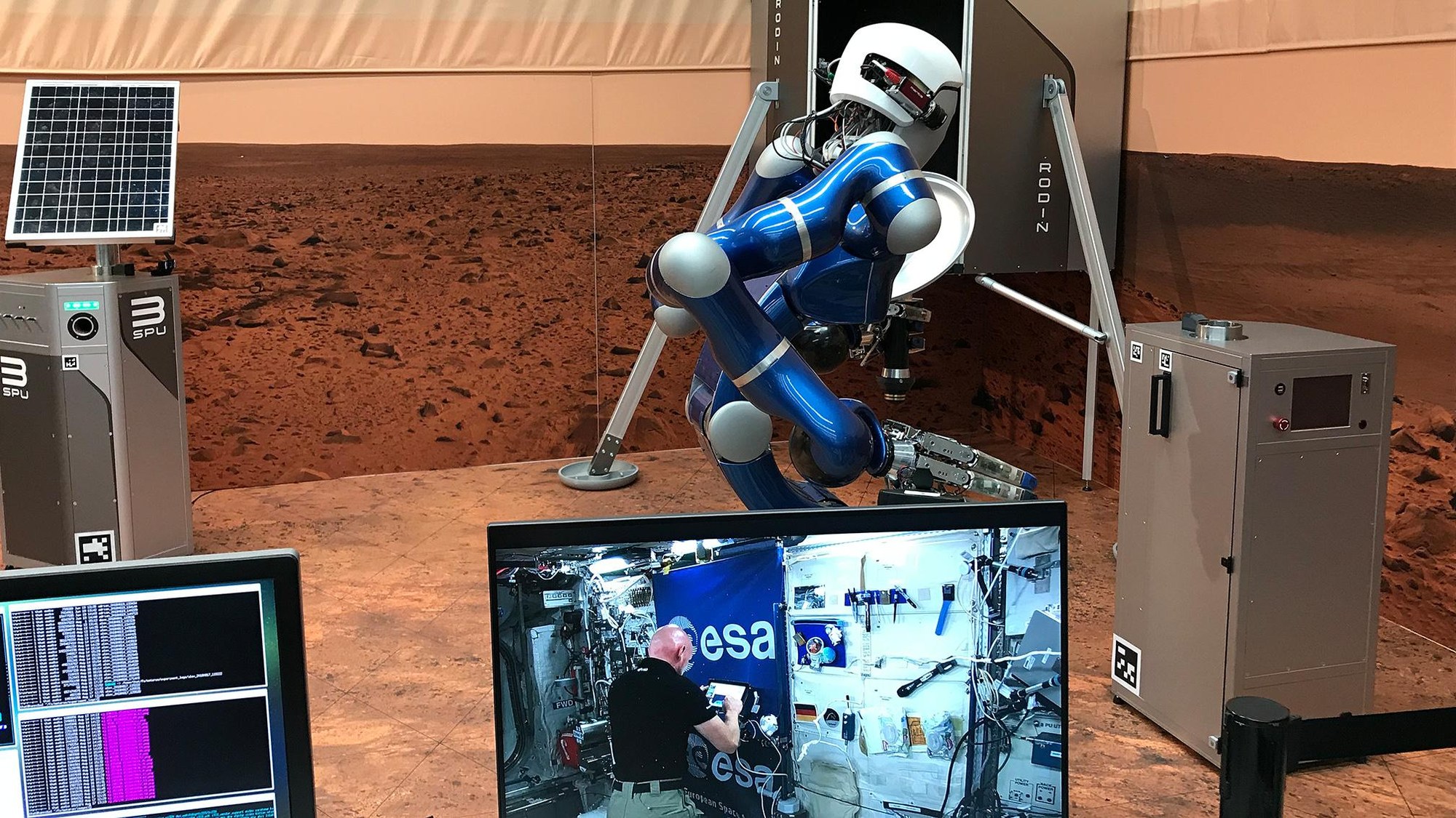 Alexander Gerst controls the DLR robot Rollin’ Justin