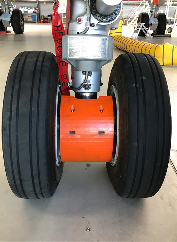 Noise-reducing panelling on the nose landing gear