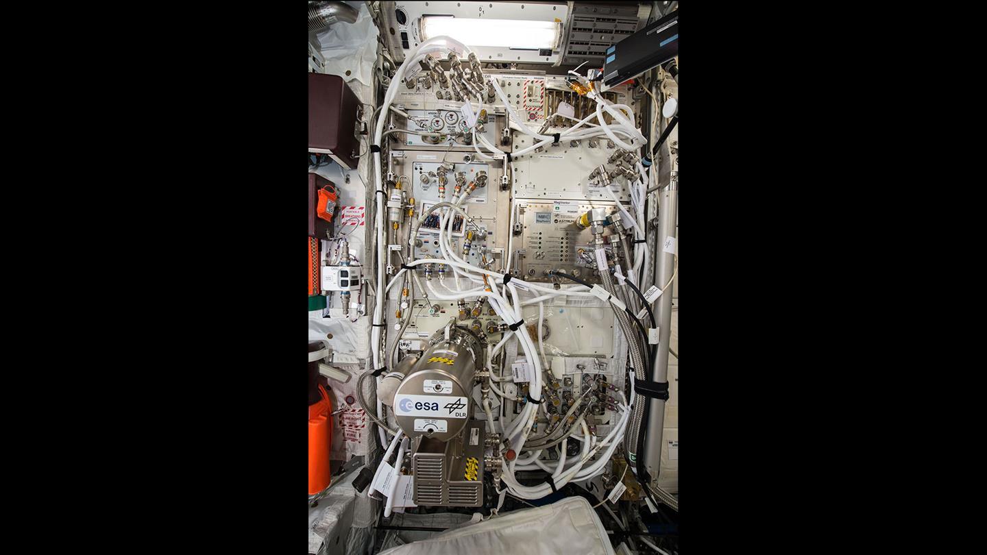 electromagnetic levitator (EML)