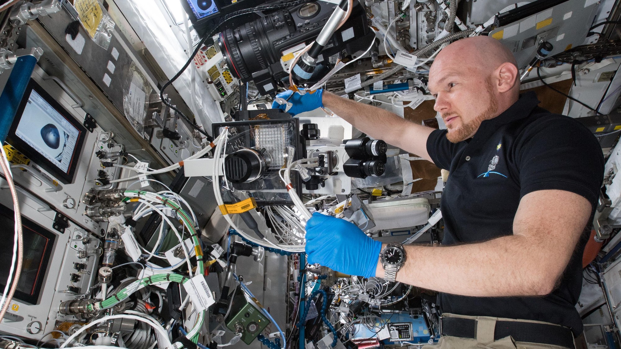 Alexander Gerst is working on an experiment