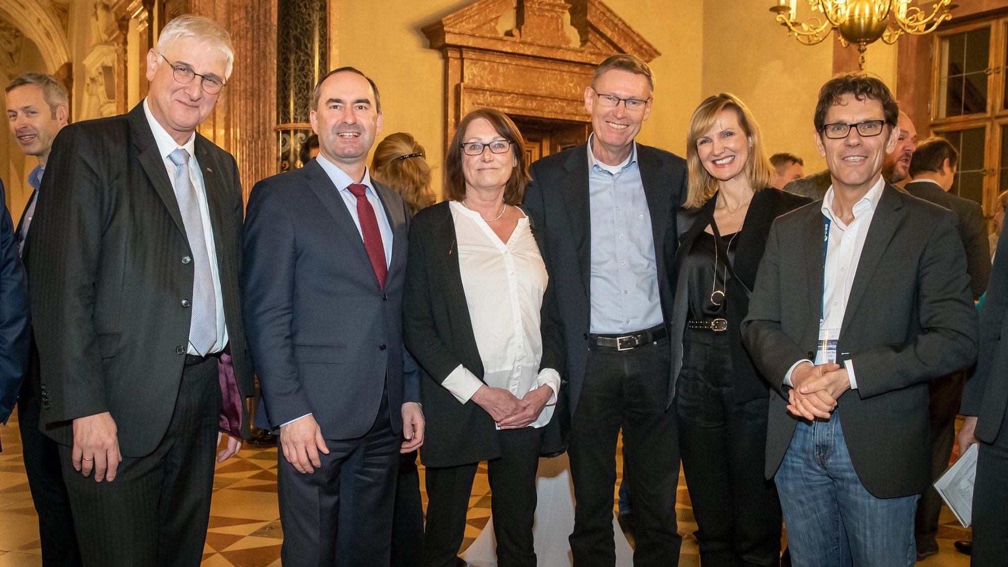 Prof. Hansjörg Dittus, Hubert Aiwanger, Jutta Graf, Stefan Dech, Kirsten Rahmann und Richard Bammler