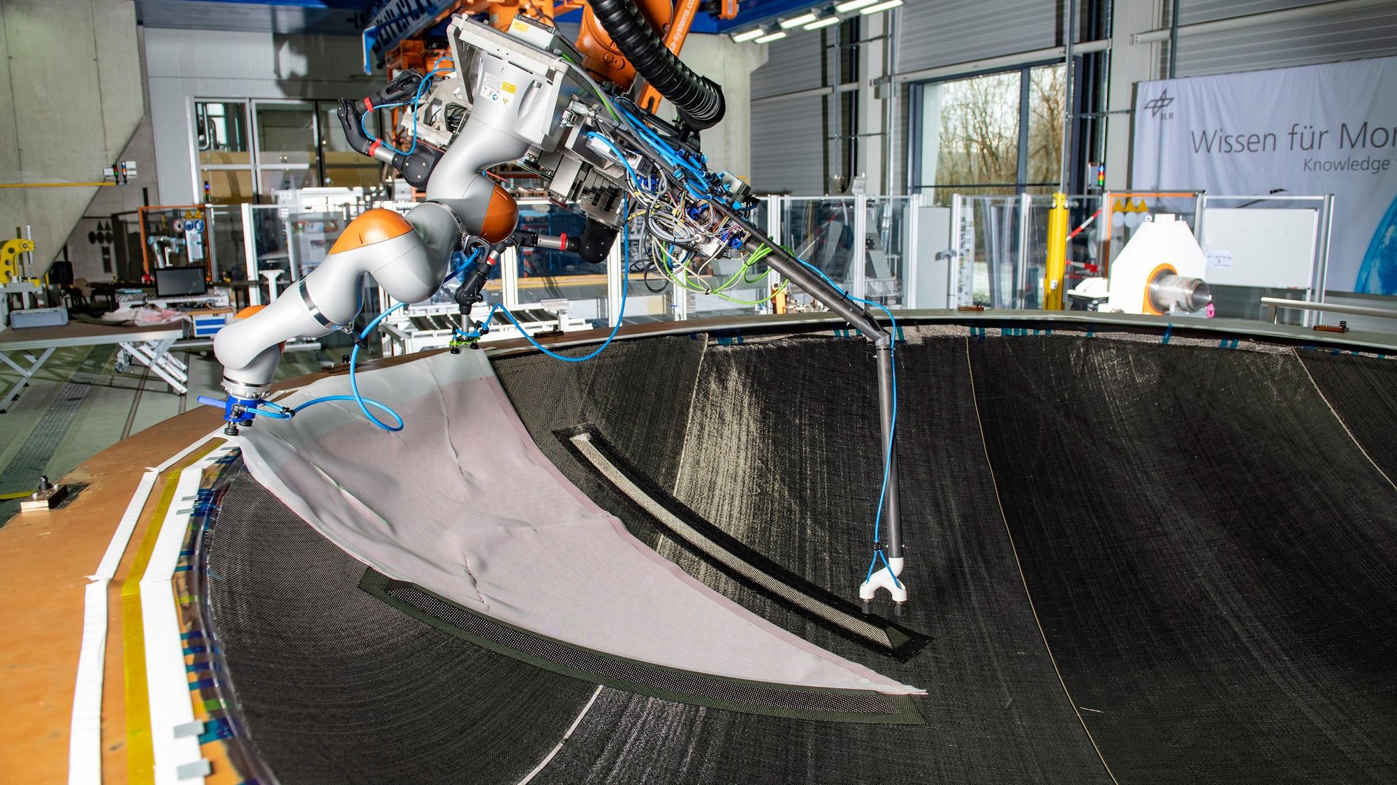 Multi-kinematic gripping system