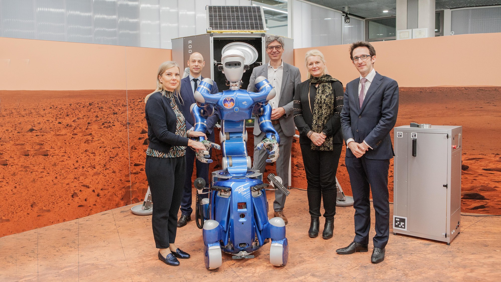 Visitors with DLR robot