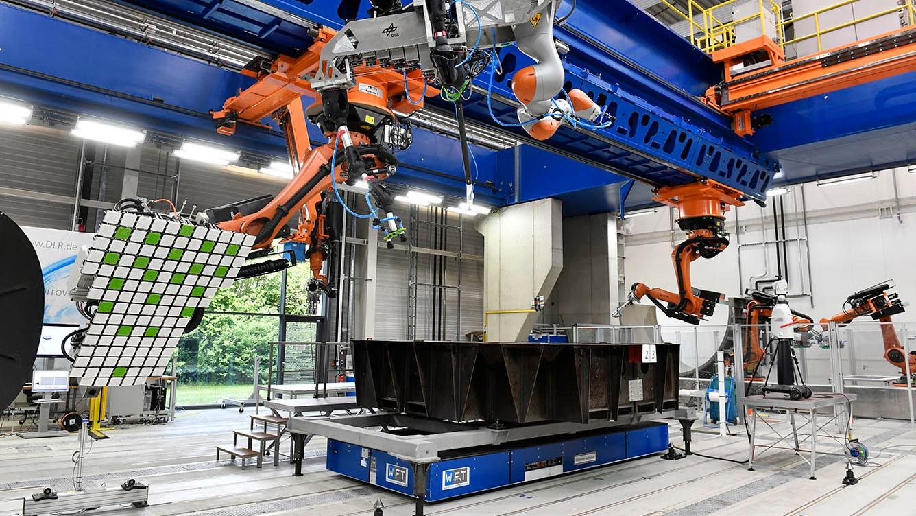 Cooperating robots in the MFZ