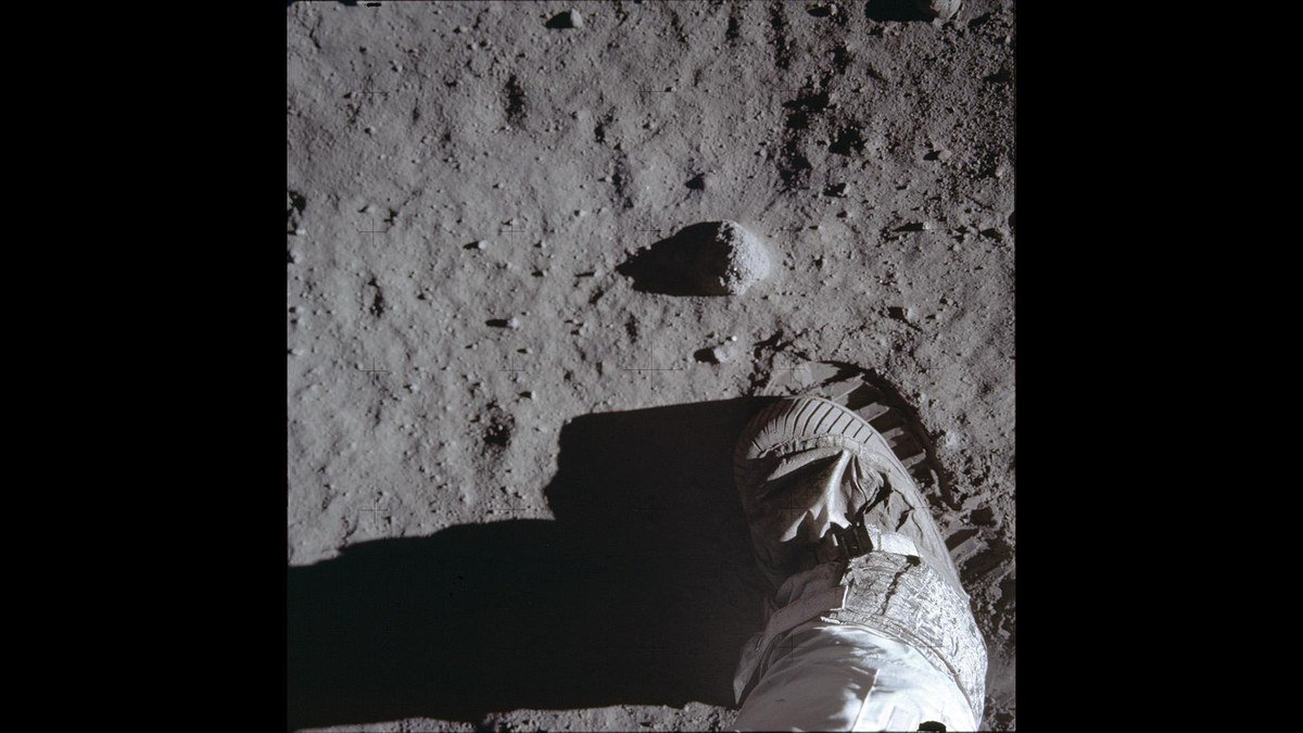 DLR - First footprints of humans on the Moon