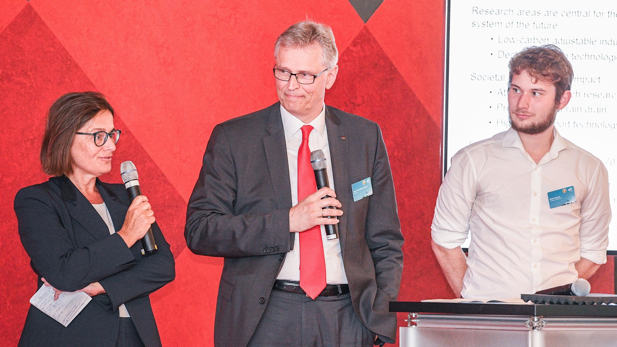 From left to right: Barbara Meyer, Karsten Lemmer and Niklas Nienaß.