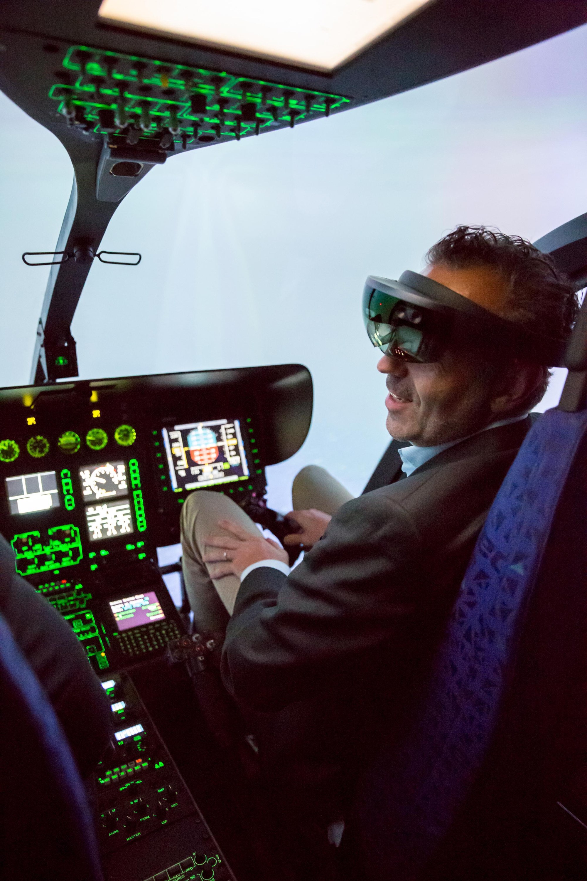 Thomas Jarzombek visits the DLR site in Braunschweig