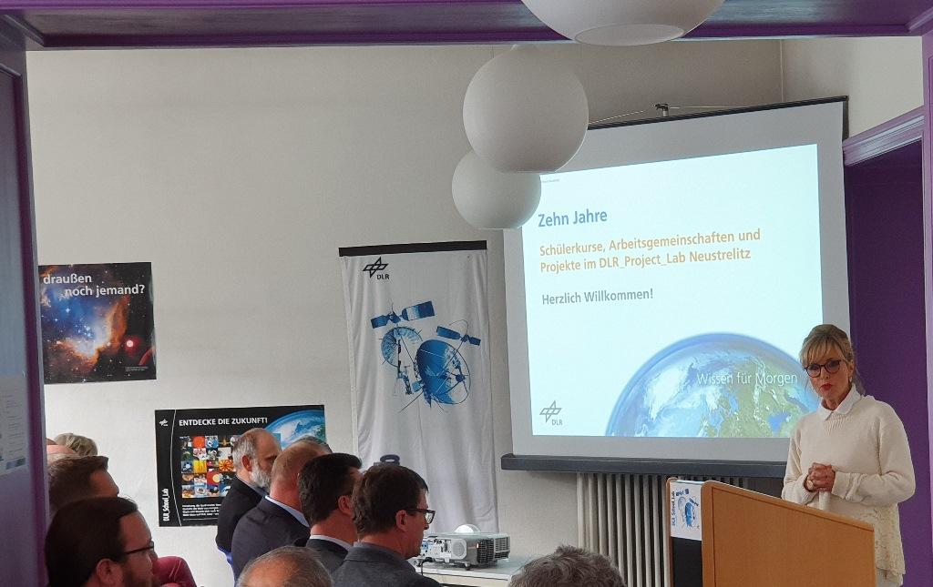 Begrüßung der Gäste durch die Standortleiterin