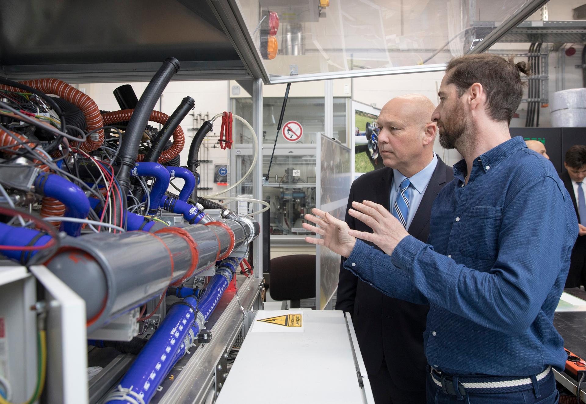 Chris Fall from the US Department of Energy Office of Science during the laboratory tour