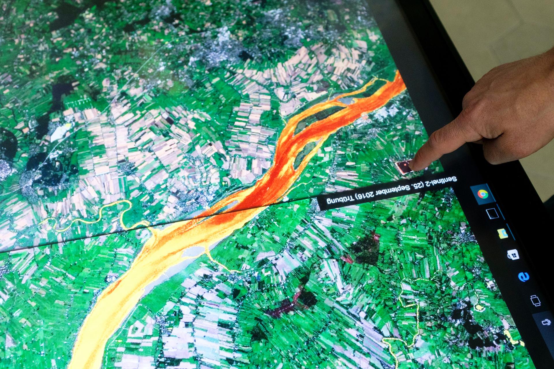 Earth Observation - Touch table
