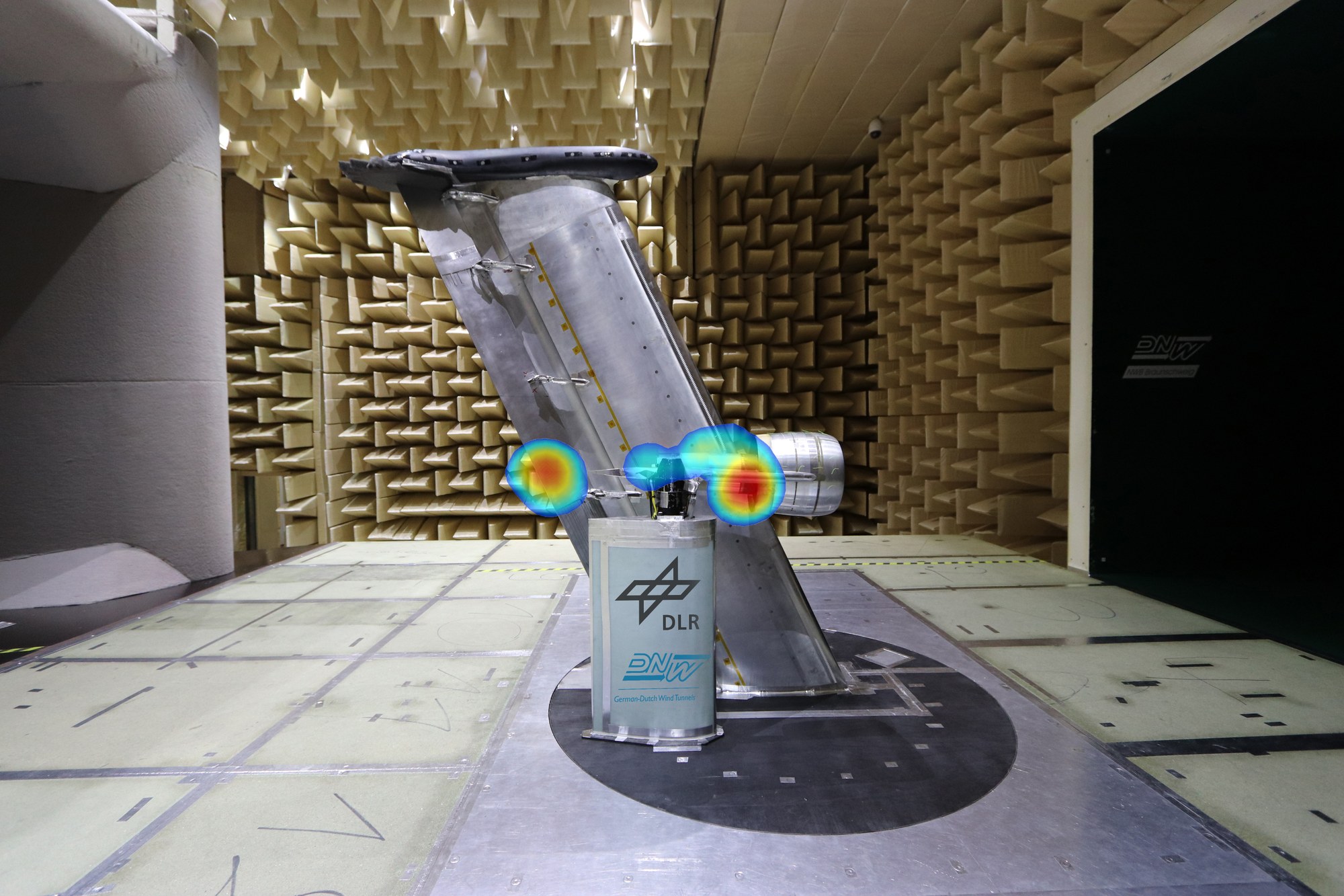Noise map superimposed on the experimental setup