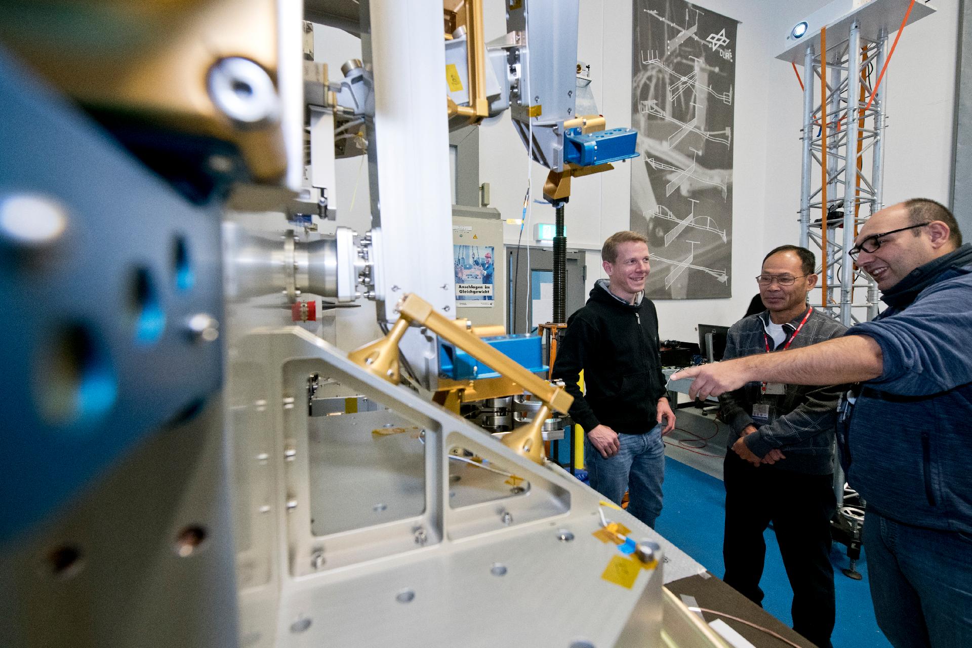 Discussing the vibration test