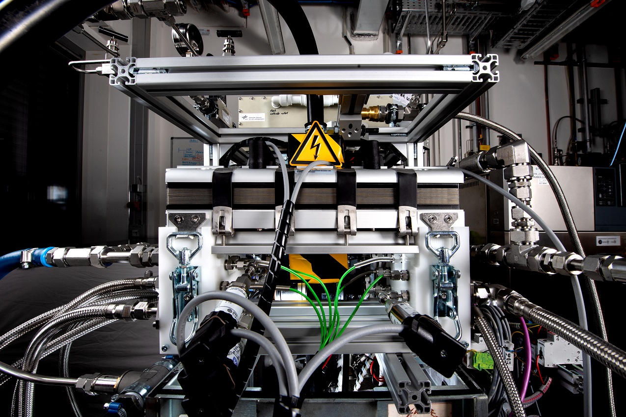 Hydrogen fuel cell in the laboratory of the DLR Institute of Engineering Thermodynamics