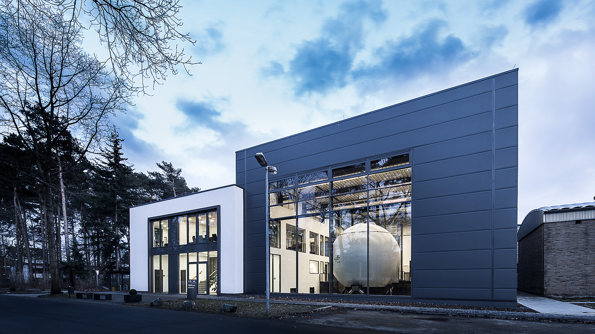 AVES simulator centre