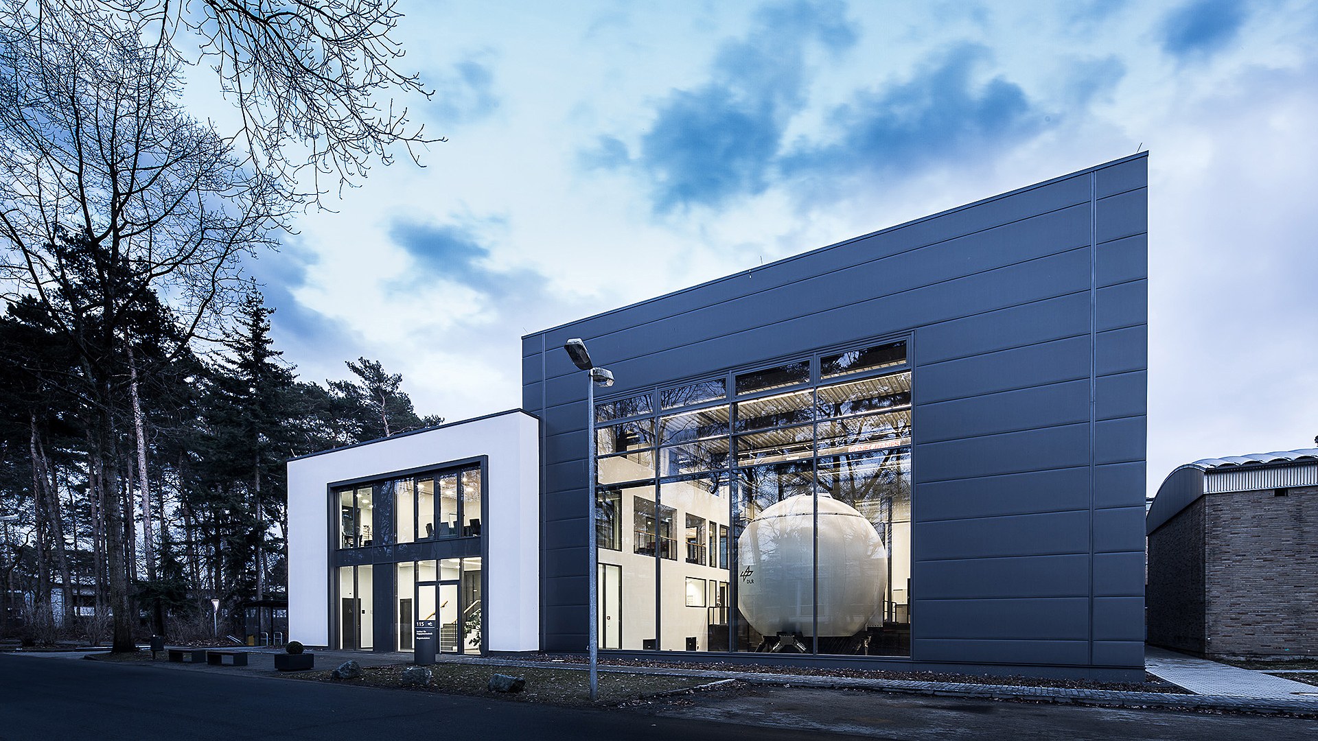 AVES simulator centre