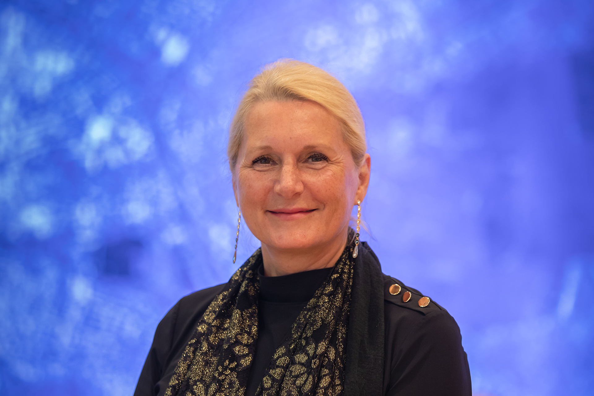 Pascale, Ehrenfreund, Chair of the DLR Executive Board, receives the WIA-E Outstanding Achievement Award 2020