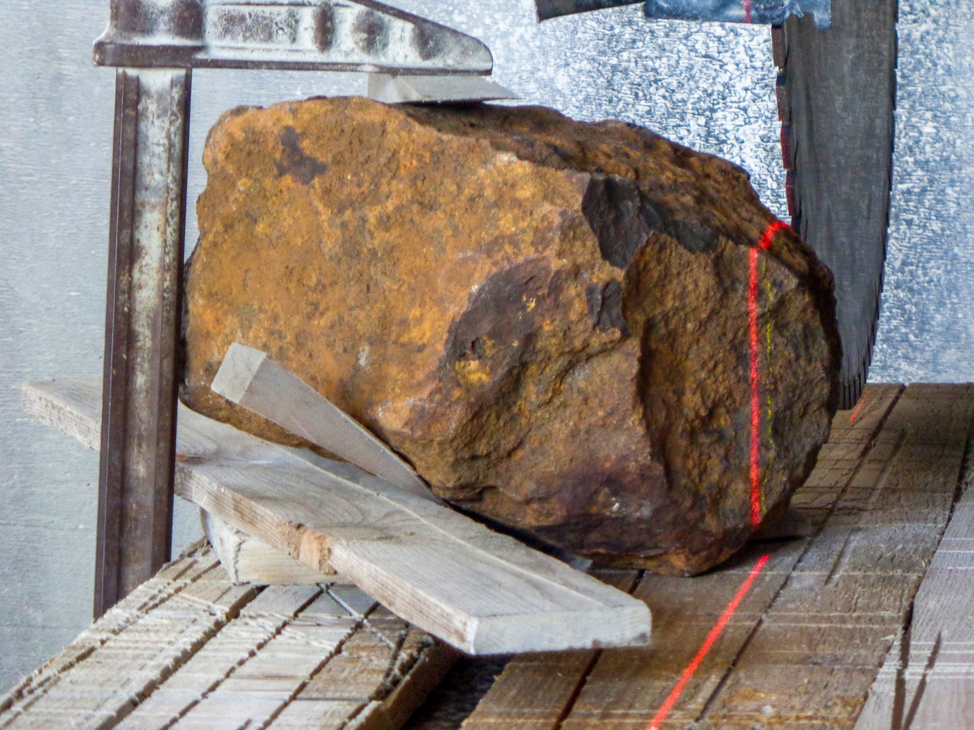 Laser guided stone saw – the opening of ‘Blaubeuren’