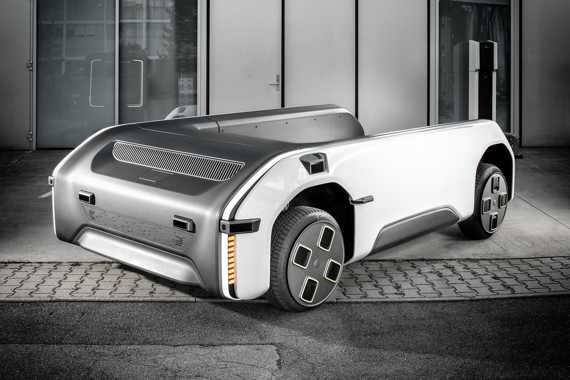 Separation of the driveboard and the capsule-shaped components