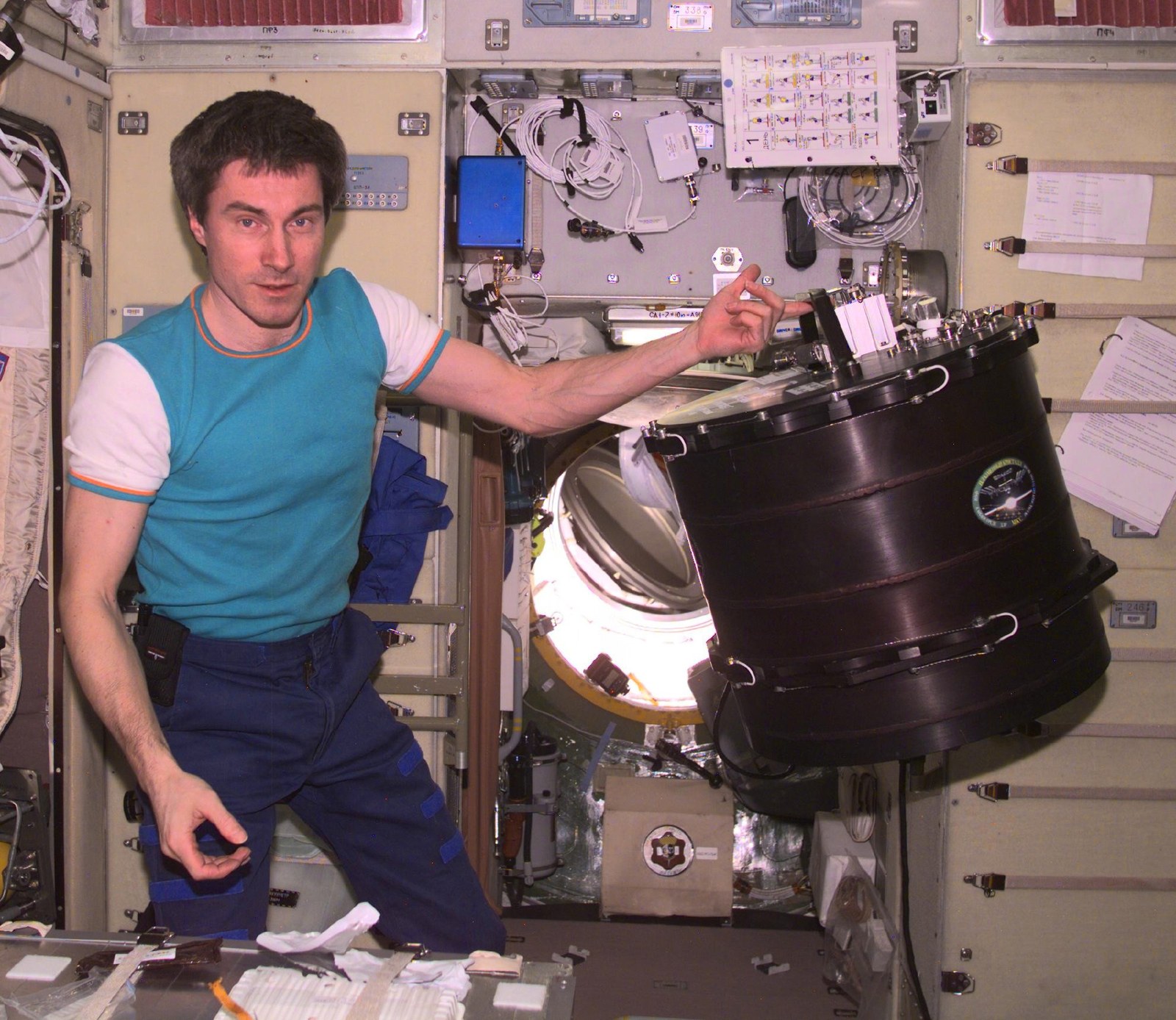 Sergei Krikalev with the PKE experiment